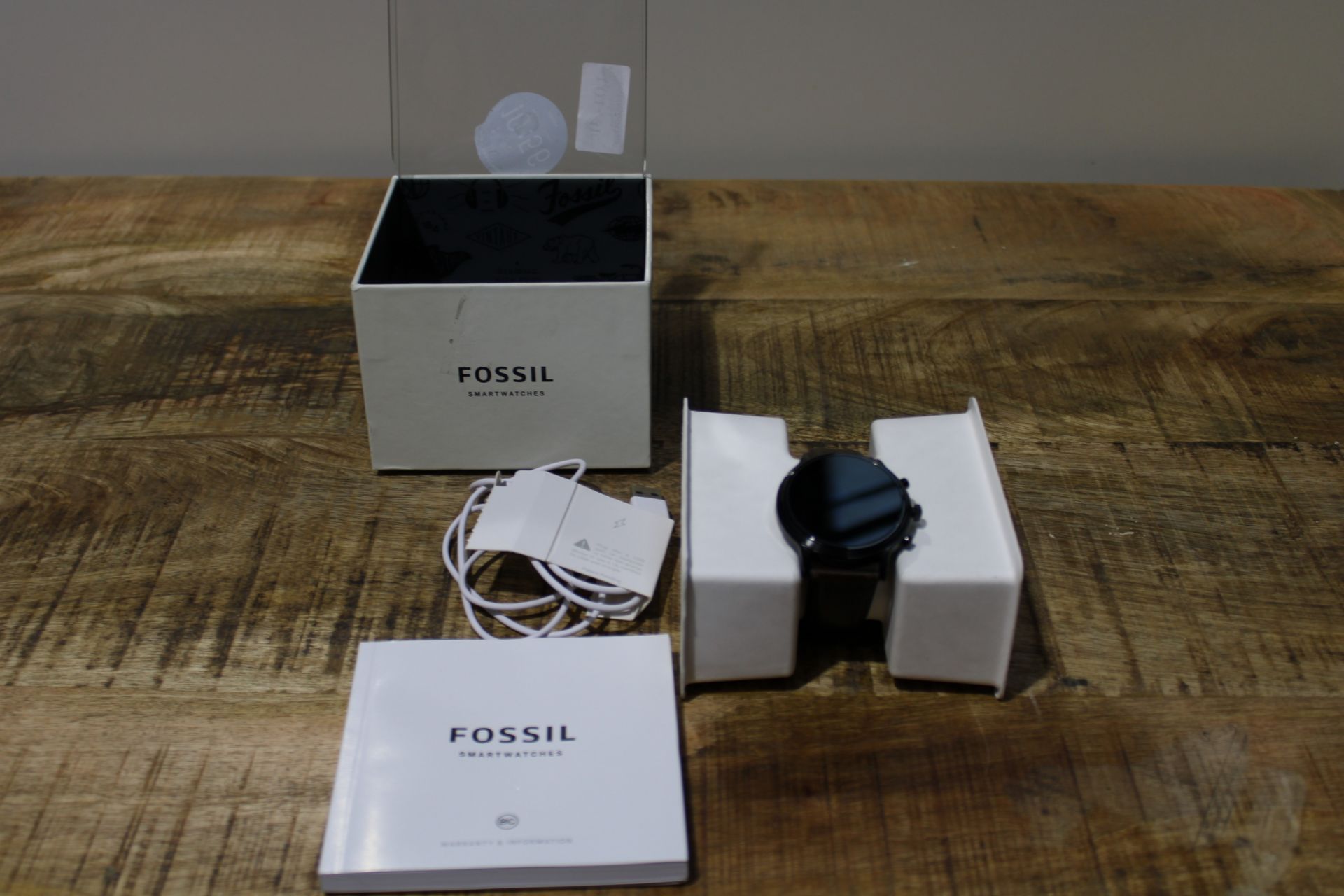 MENS FOSSIL WATCH WITH OS BY GOOGLE RRP £160Condition ReportBRAND NEW