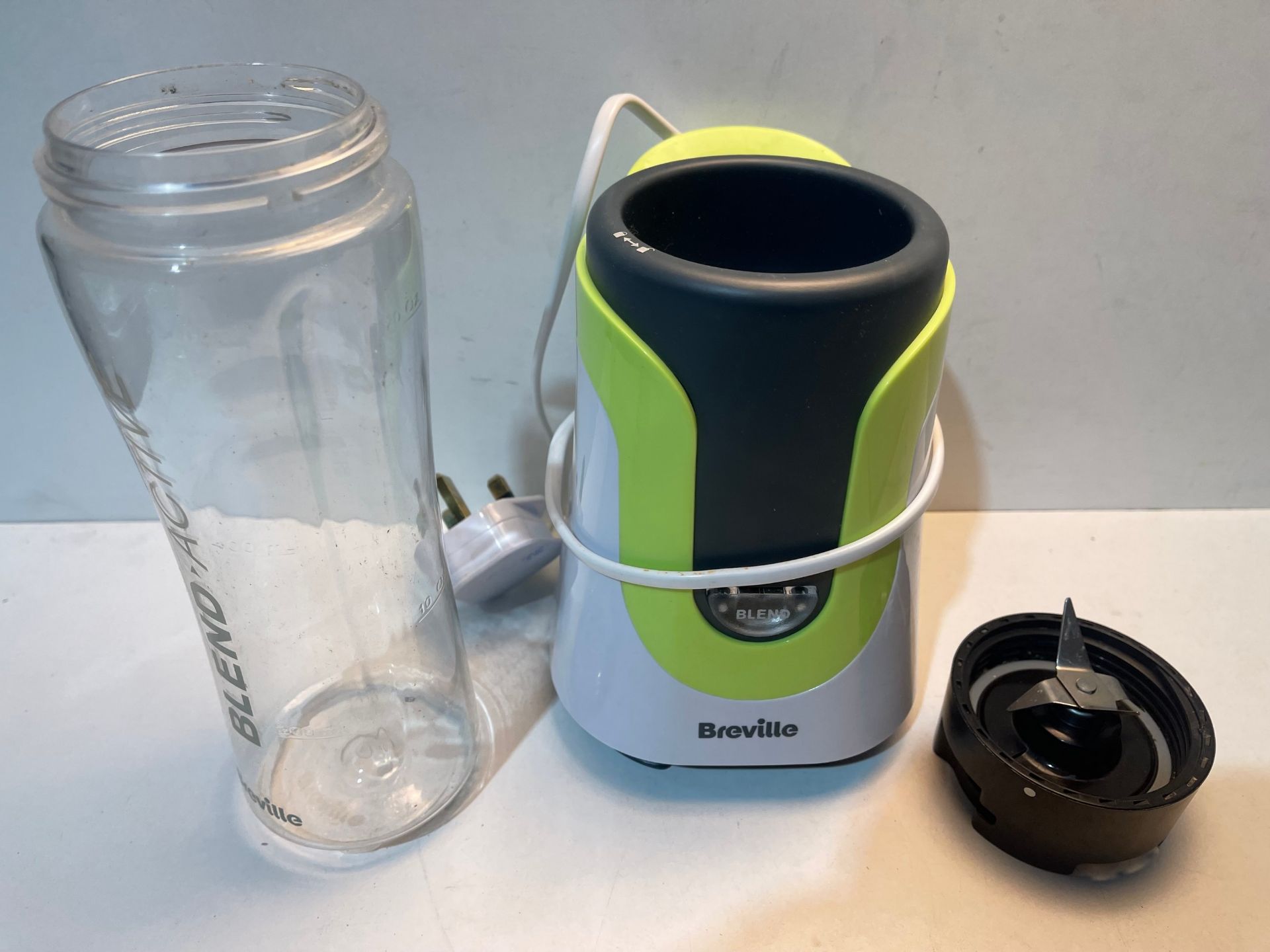 Breville VBL075 Blend Active Personal Blender, 0.6 L, 300 W - White/Grey £27.99Condition