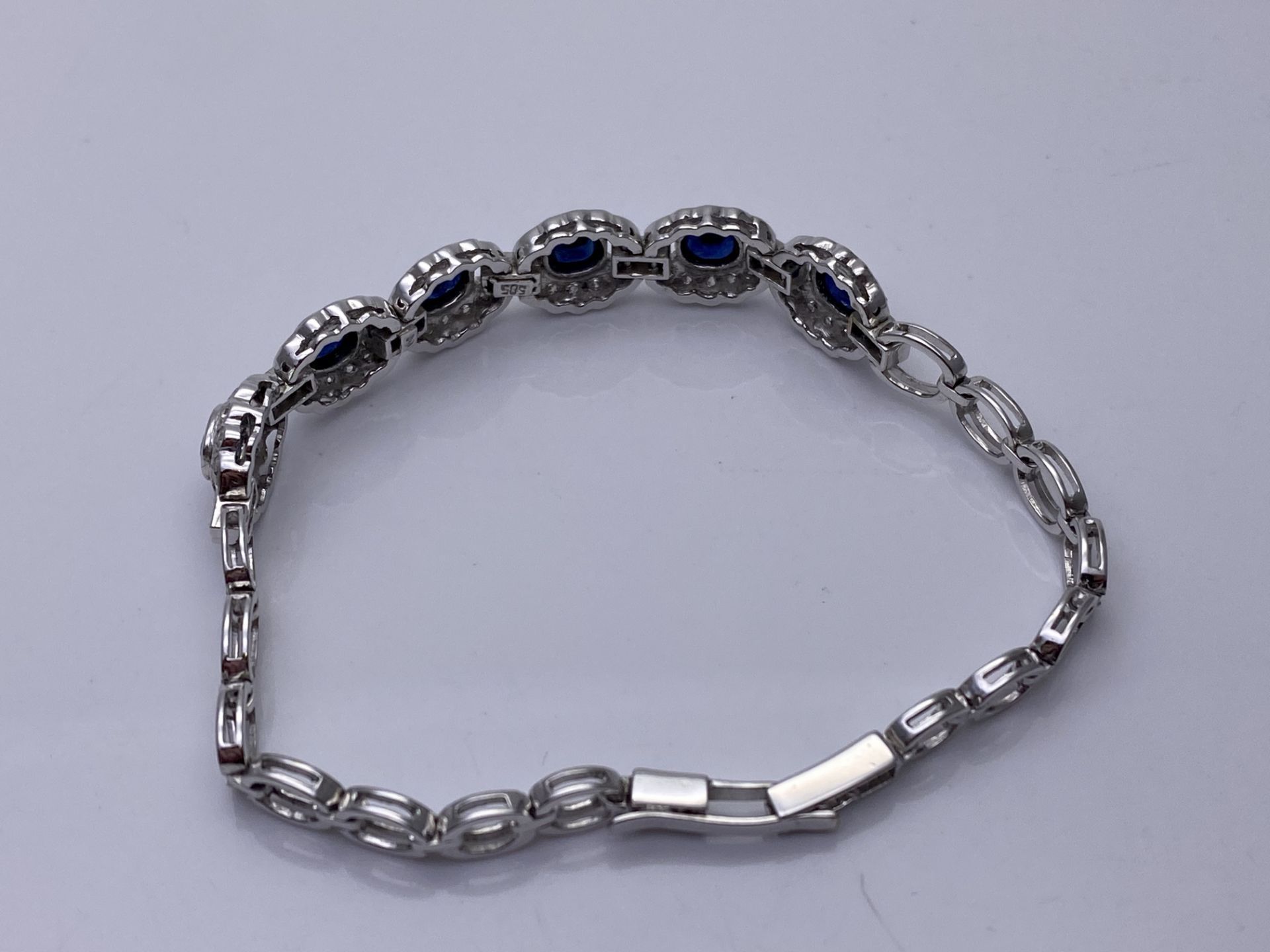 ***£5995.00*** 18CT WHITE GOLD LADIES DIAMOND AND SAPPHIRE VINTAGE STYLE BRACELET, SET WITH 1. - Image 2 of 4