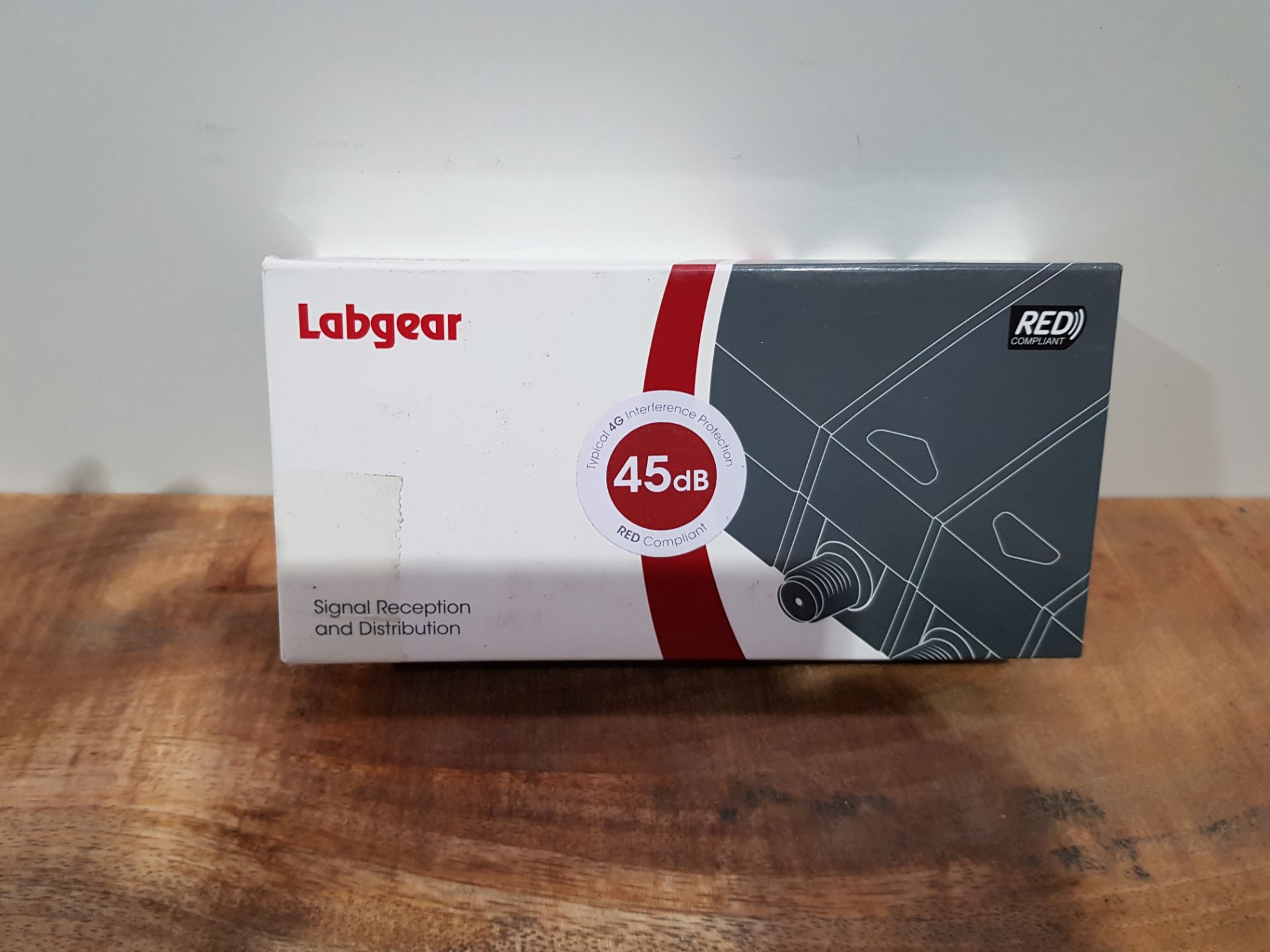 Labgear LDA102R 2-Way Distribution Amplifier - 4G Filtered Amp For TV/FM/DAB Signals For 2 TVs RED