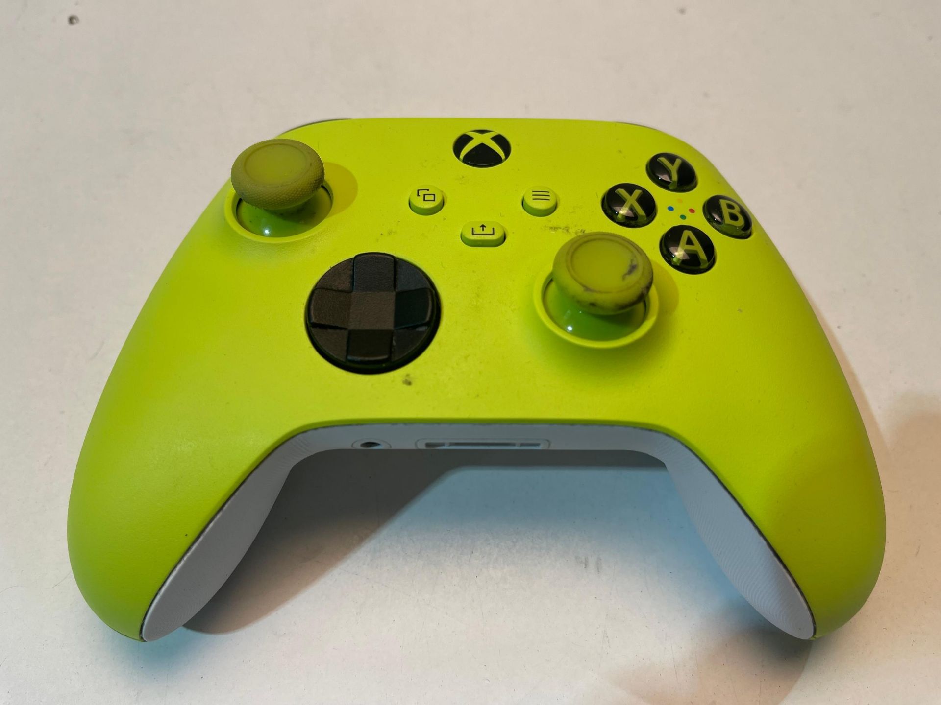 Xbox Wireless Controller – Electric Volt £67.01Condition ReportAppraisal Available on Request- All