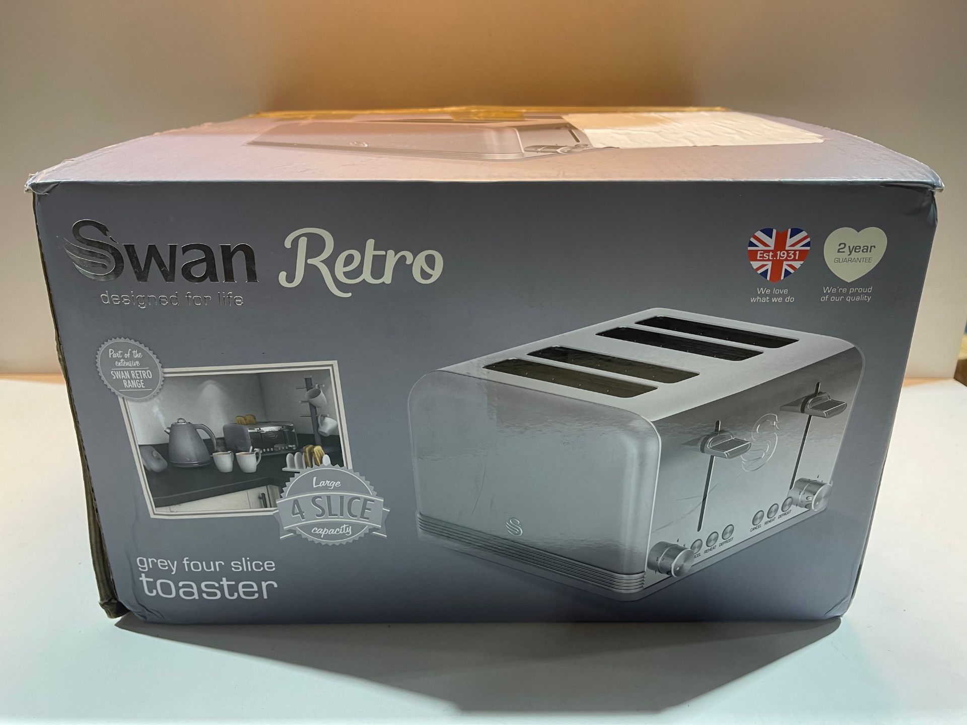 Swan ST19020GRN 4 Slice Retro Toaster (Grey) £43.99Condition ReportAppraisal Available on Request-