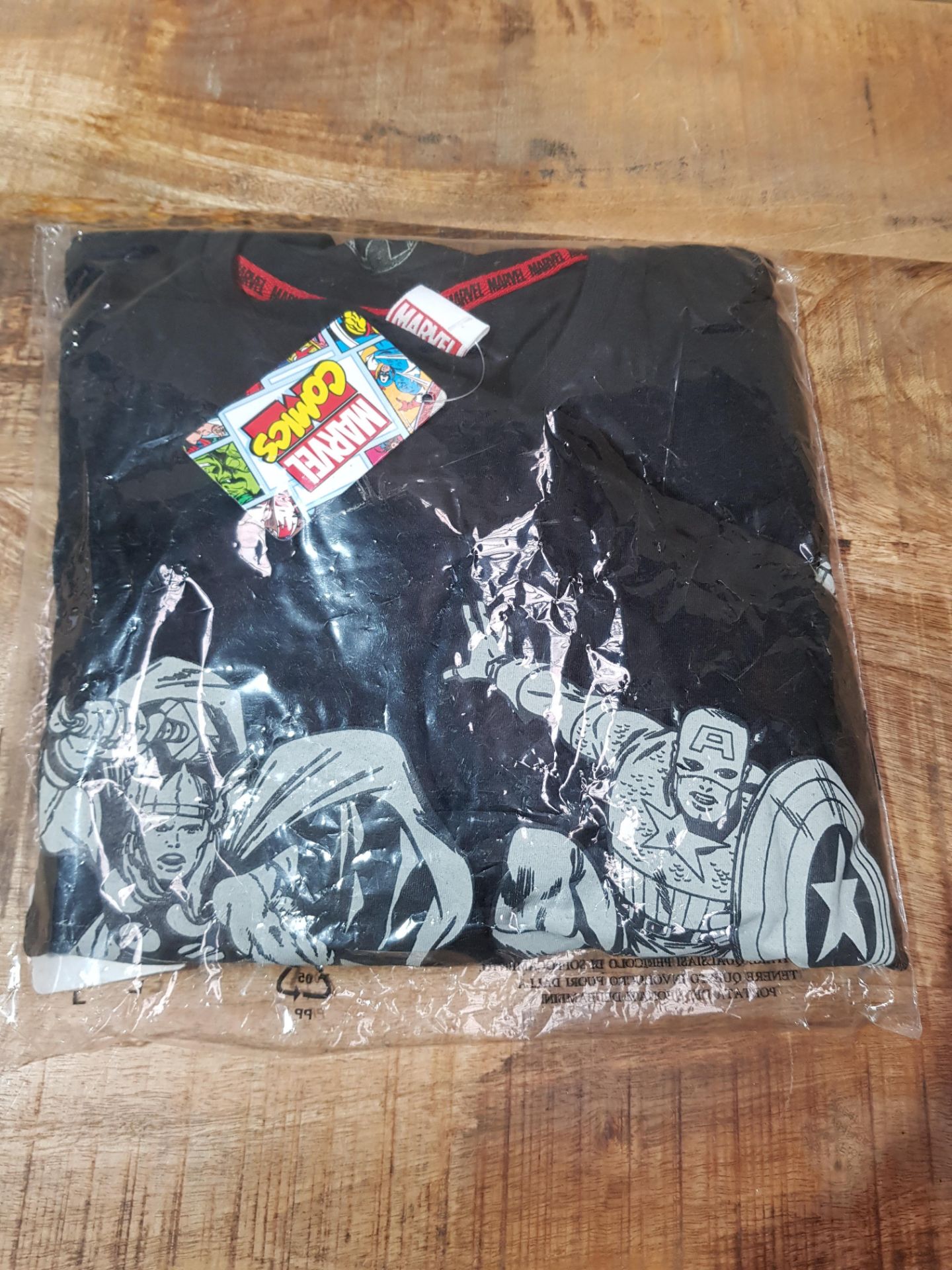 BRAND NEW MARVEL COMINS PJAMA SHORTS SET SIZE LARGECondition ReportAppraisal Available on Request-