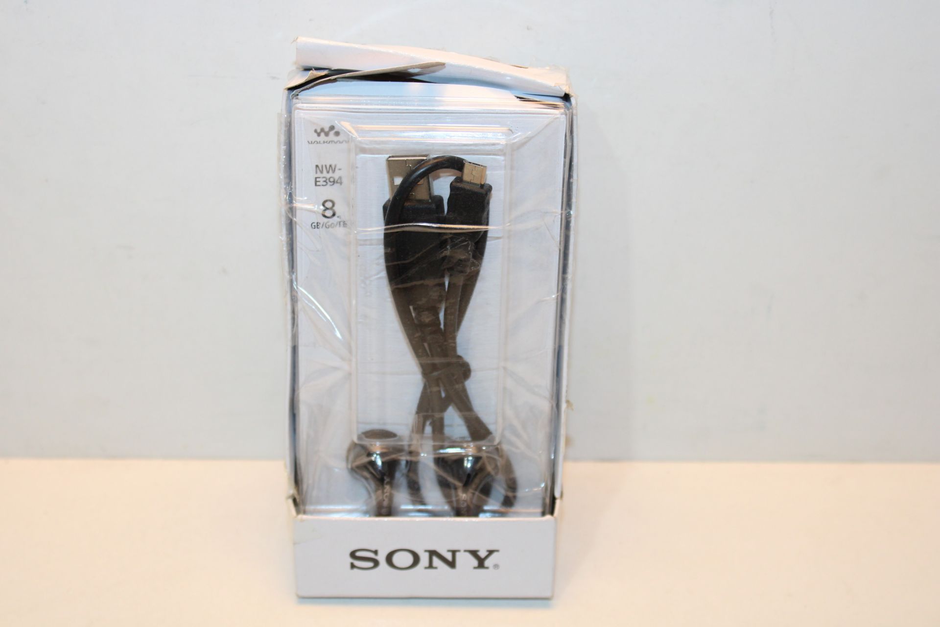 RRP £58.99 Sony NW-E394 8 GB Walkman MP3 Player with FM Radio - Black