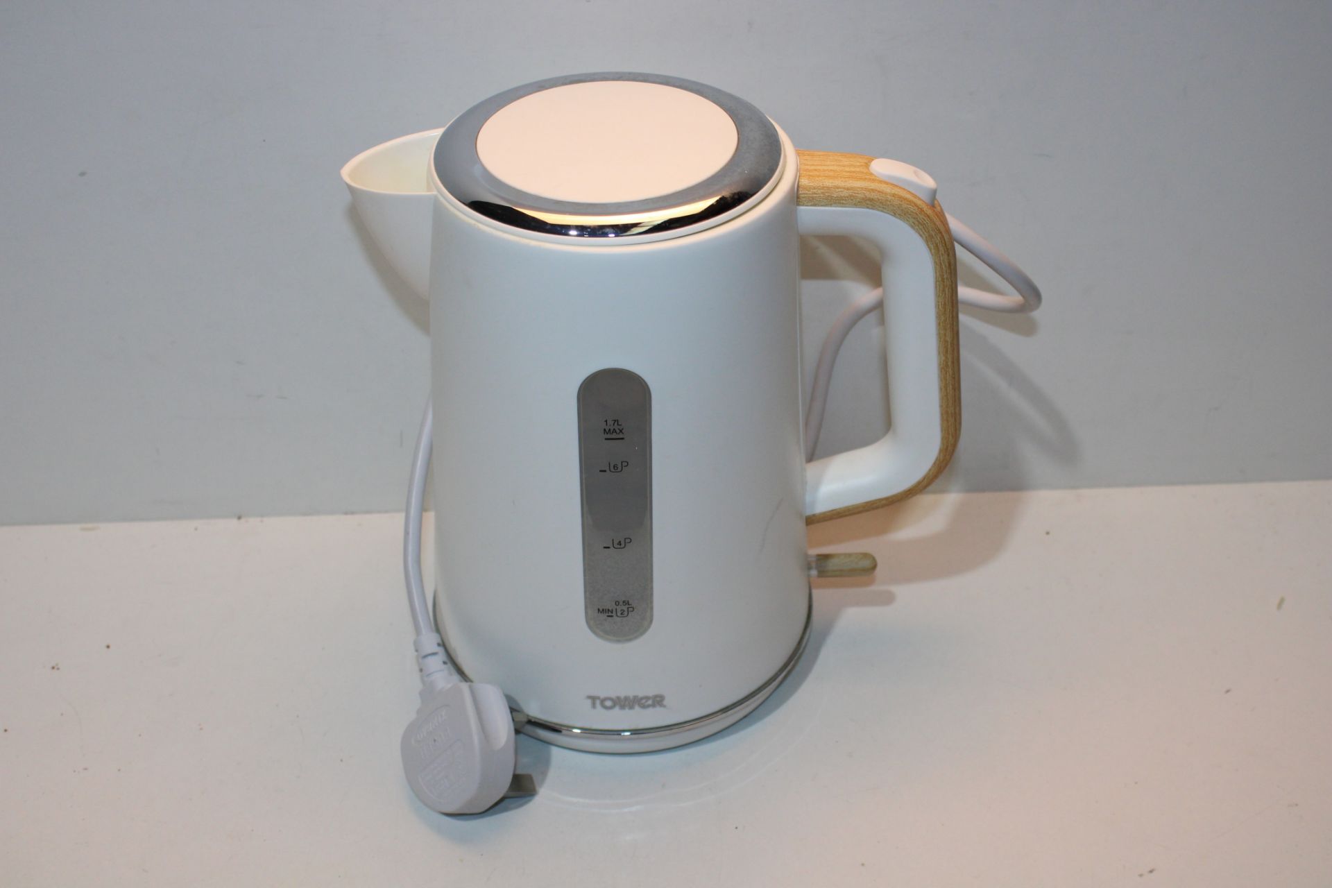 Tower Scandi T10037 Kettle with Rapid Boil and Boil Dry Protection, 1.7 Litre, 3 kW, White £29.