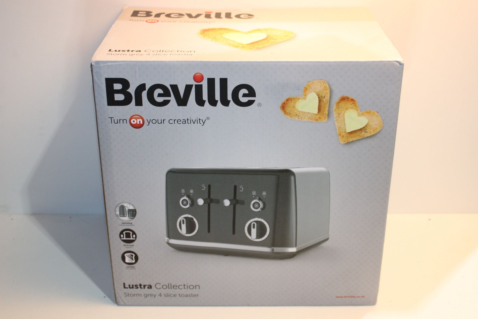 RRP £35.00 Breville Lustra 4-Slice Toaster with High Lift