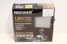 RRP £54.99 Neewer Dimmable 176 LED Video Light 5600K on Camera