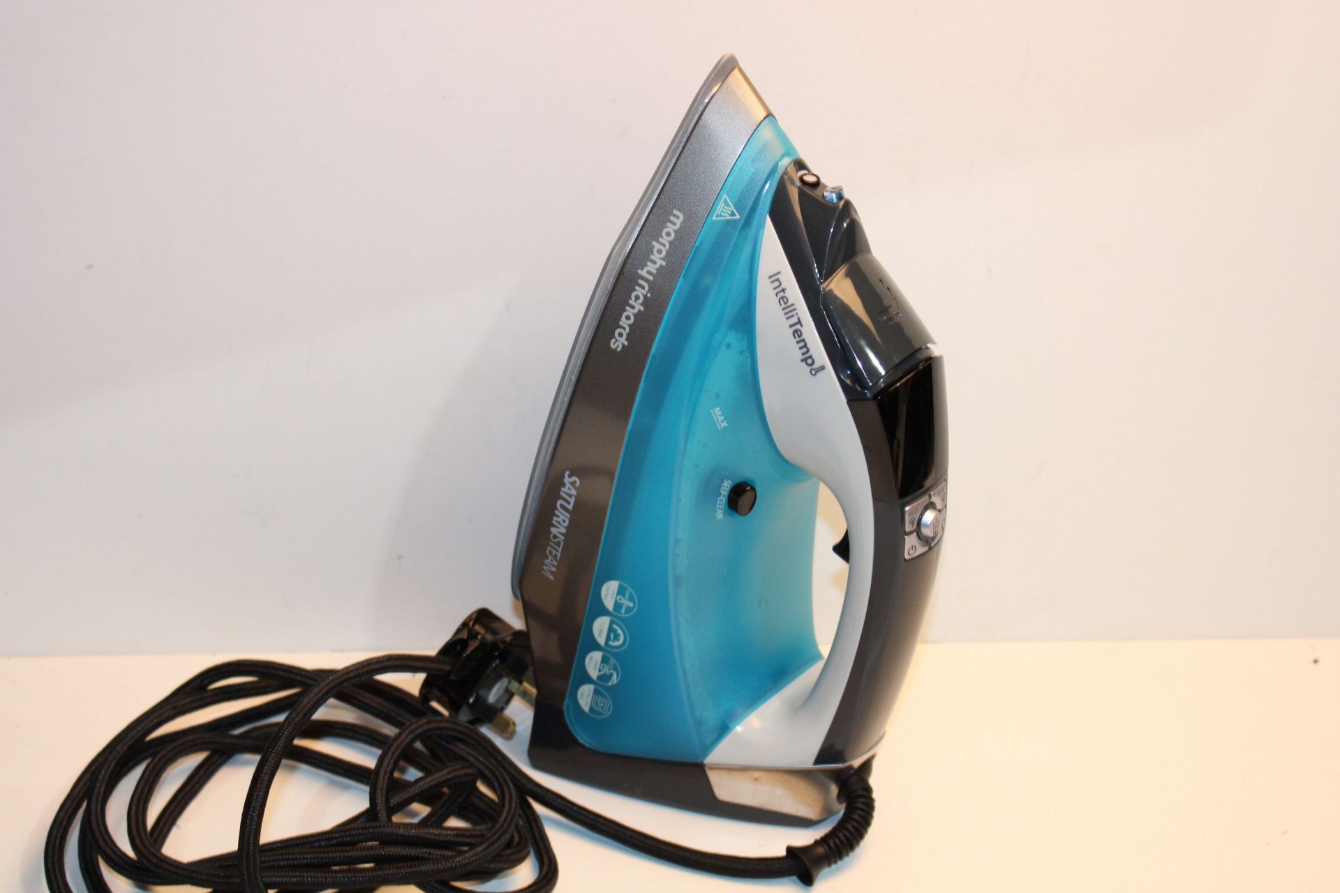 RRP £42.00 Morphy Richards 305003 Steam Iron with Intellitemp No Burns
