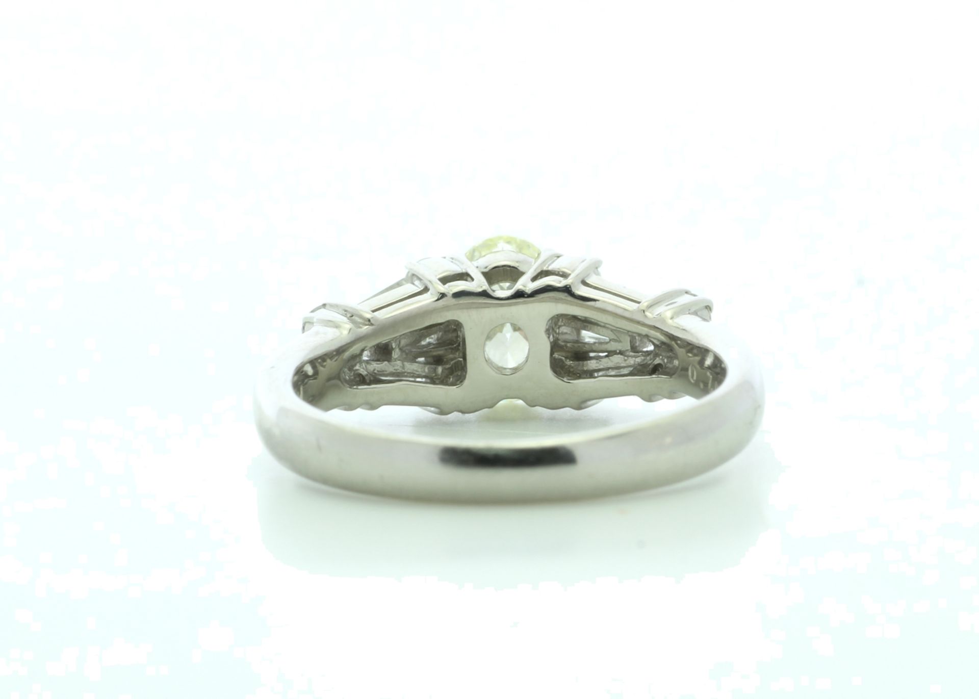 Platinum Oval Diamond Ring (0.70) 1.13 Carats - Valued by IDI £13,500.00 - Platinum Oval Diamond - Image 3 of 5