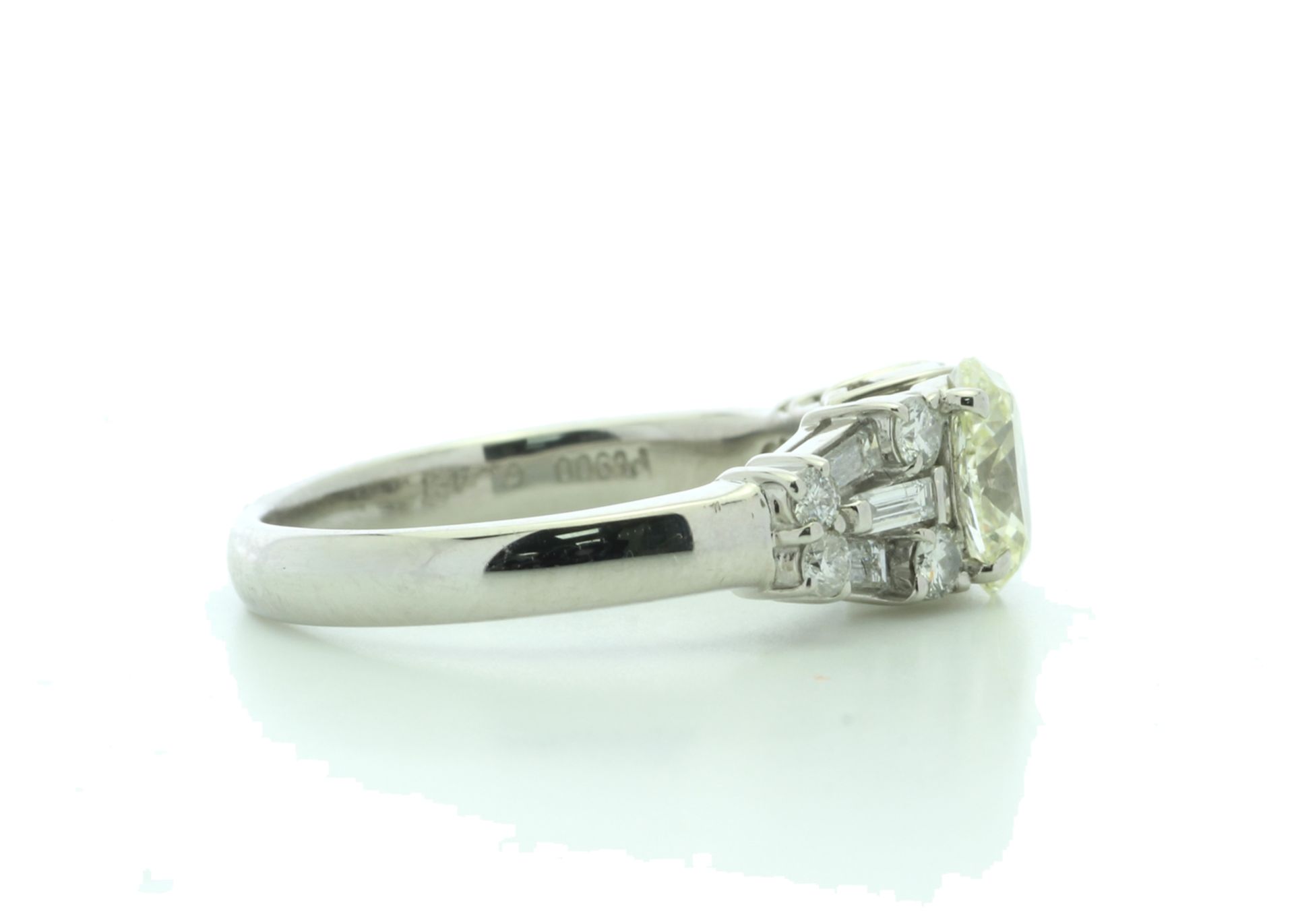 Platinum Oval Diamond Ring (0.70) 1.13 Carats - Valued by IDI £13,500.00 - Platinum Oval Diamond - Image 4 of 5