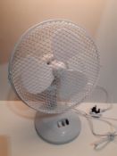 RRP £13.99 EACH Signature S40008 Portable 9 Inch Oscillating Desk Fan with Adjustable Tilt