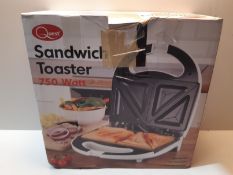 RRP £14.99 Quest 35139 Sandwich Toastie Maker | White | 750W Stick