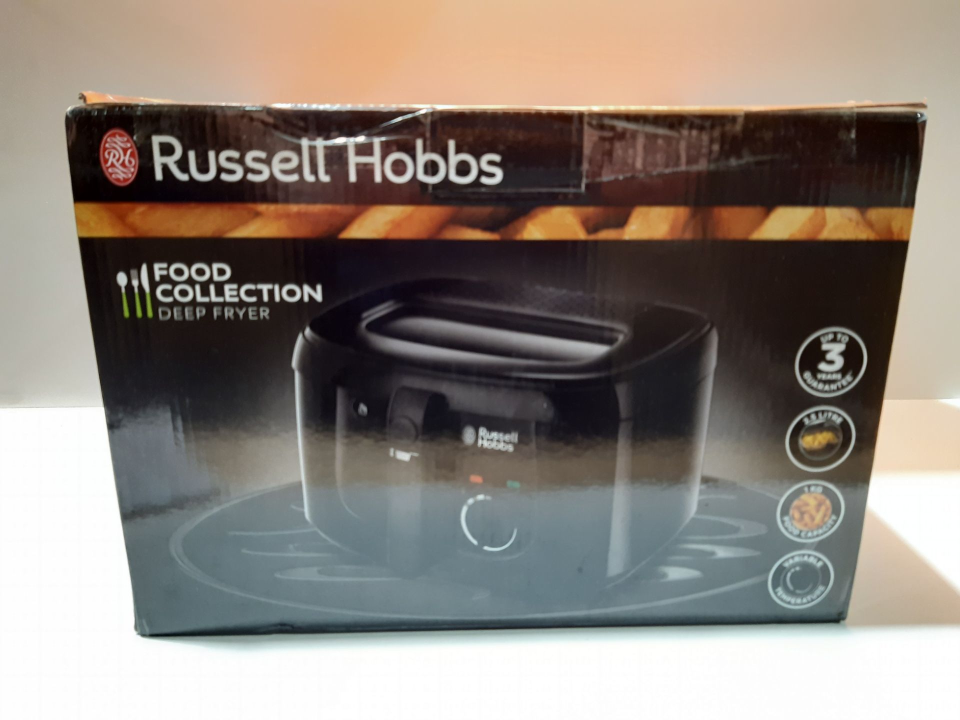 RRP £32.50 Russell Hobbs 24570 Deep Fryer, 2.5 L, 1800 W, Black