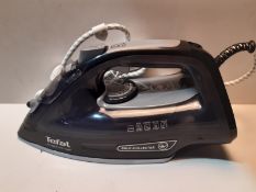 RRP £49.96 Tefal FV2662 Ultraglide Anti-scale Steam Iron, 2500 W, 270 milliliters, Black