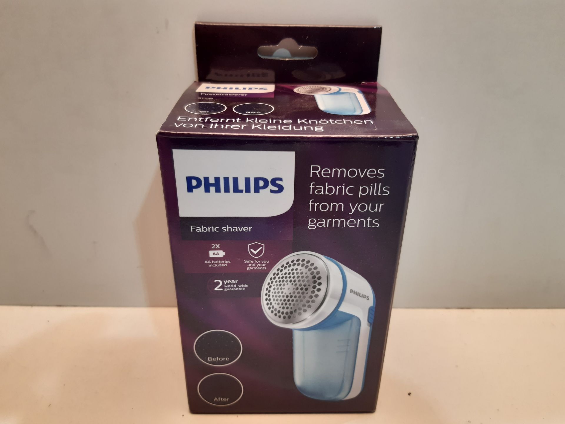 RRP £14.99 Philips GC026/00 Fabric Shaver, Blue