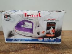 RRP £49.21 Tefal FV2663 Ultraglide Anti-scale Steam Iron, 2500 W, Purple