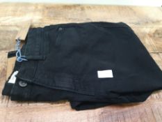 BLACK JEANS WITH TAG