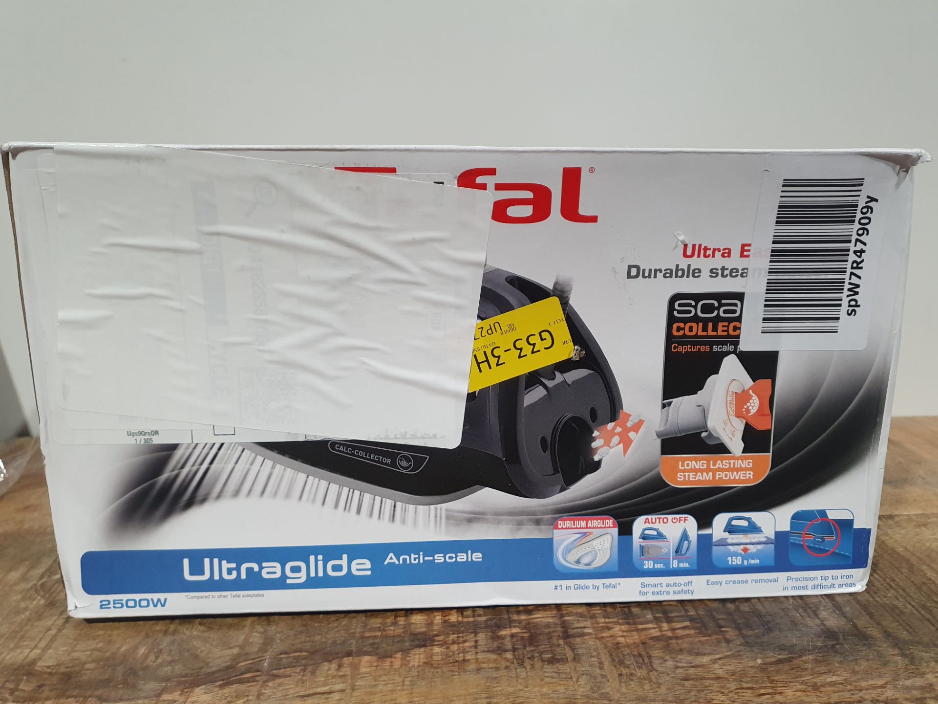 RRP £49.99 Tefal FV2662 Ultraglide Anti-scale Steam Iron, 2500 W, 270 milliliters, Black