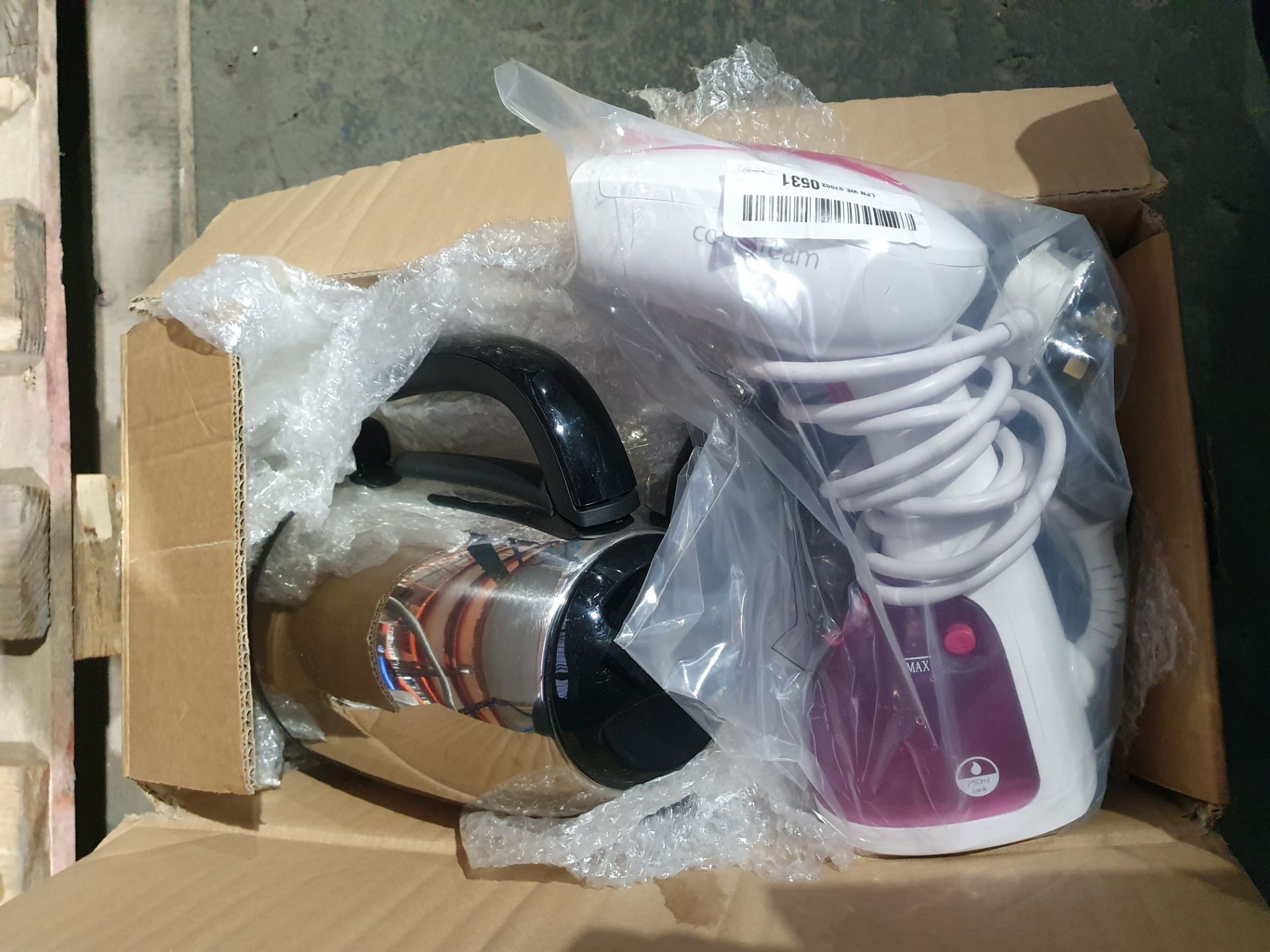 X 2 ITEMS TO INCLUDE KETTLE, CLOTHES STEAMERS Condition ReportAppraisal Available on Request - All