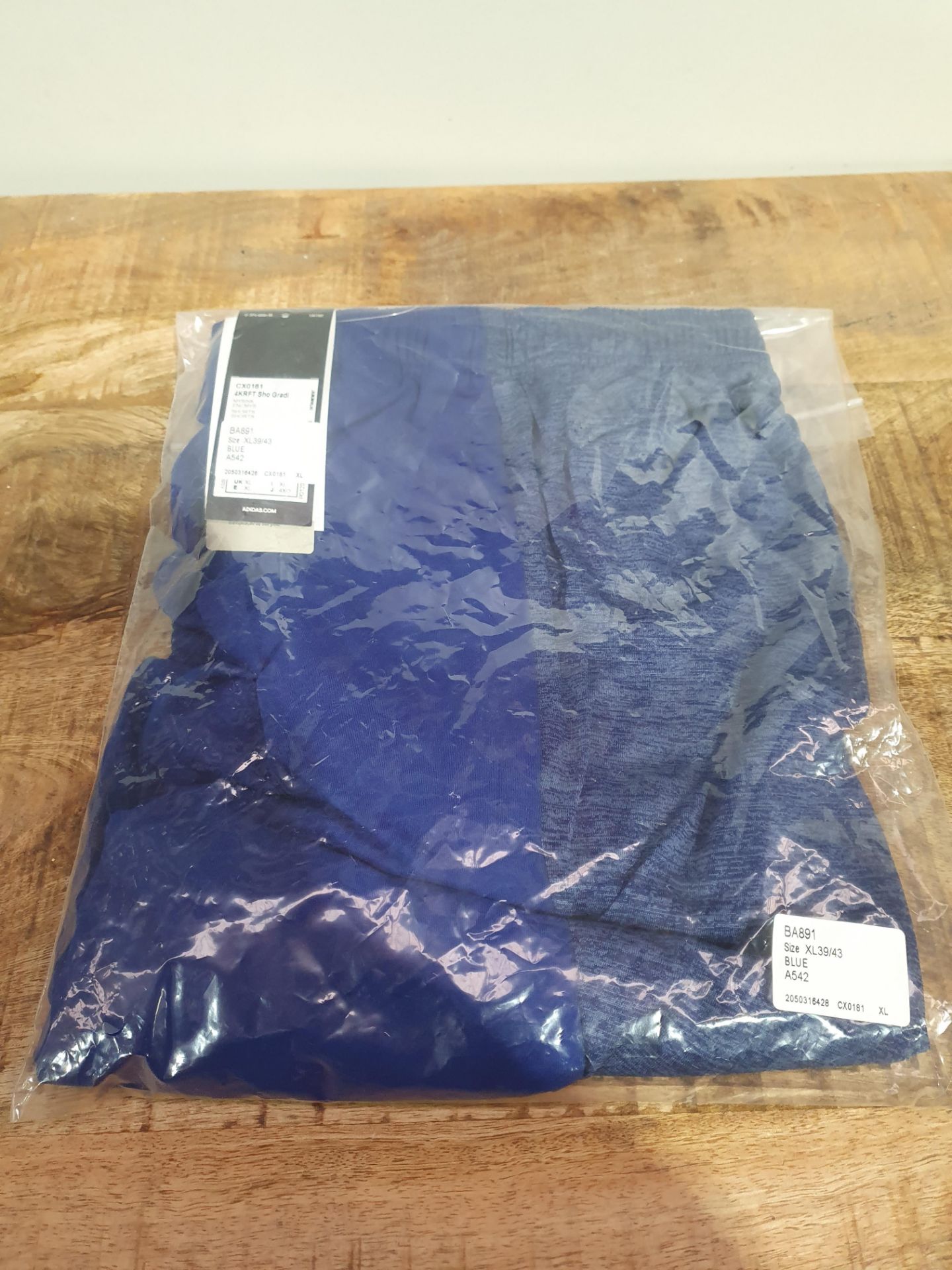 BRAND NEW MENS ADIDAS BLUE SHROTS SIZE XL RRP £30Condition ReportBRAND NEW