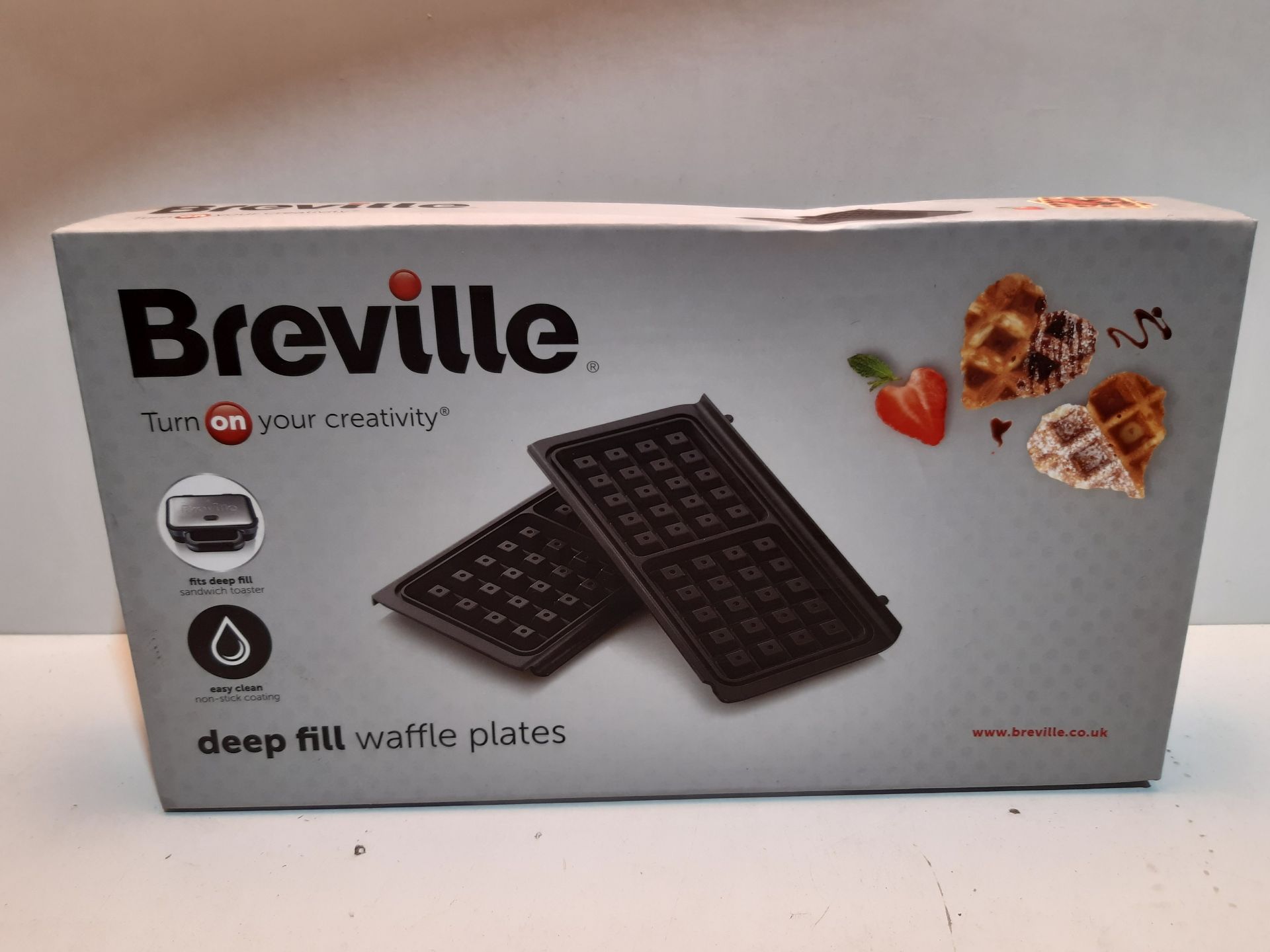 RRP £16.99 Breville VST079 Waffle Maker Plates