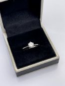 18CT WHITE GOLD LADIES DIAMOND SOLITAIRE RING, SET WITH ONE BRILLIANT ROUND CUT CENTER STONE,