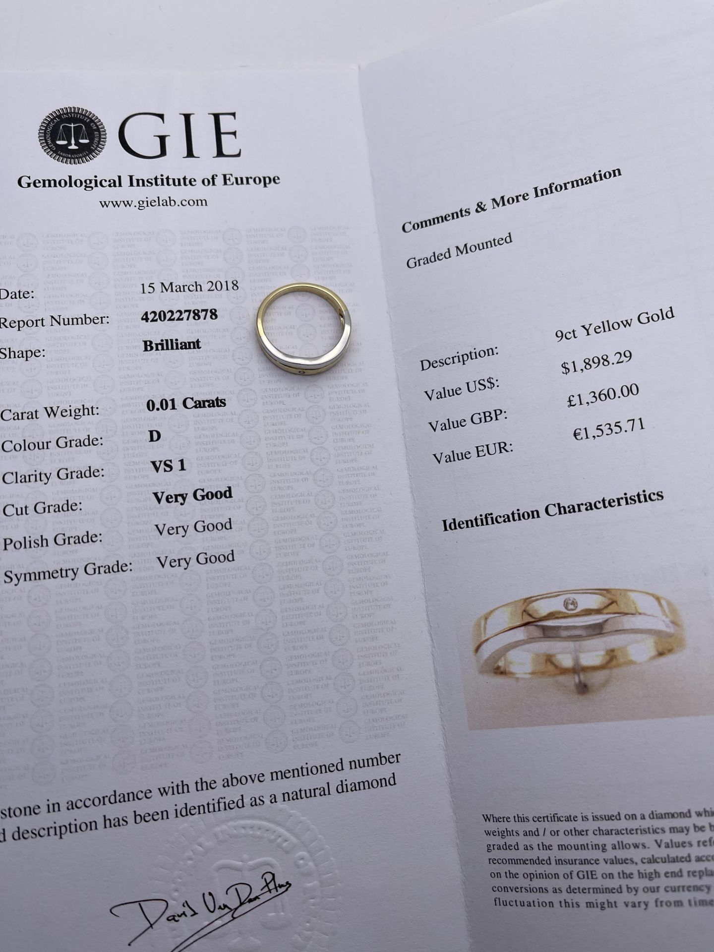 **£1360.00*** 9CT WHITE AND YELLOW GOLD DIAMOND SOLITAIRE RING, D/VS1, RING SIZE- O, INCLUDES GIE - Image 3 of 3