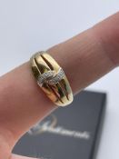 BOXED 9CT YELLOW GOLD GENTS DIAMOND RING, RING SIZE- V, RRP-£400.00