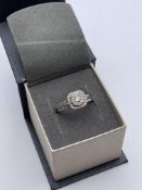BOXED 9CT WHITE GOLD LADIES DIAMOND CLUSTER RING, SET WITH ONE DIAMOND SOLITAIRE CENTER STOINE
