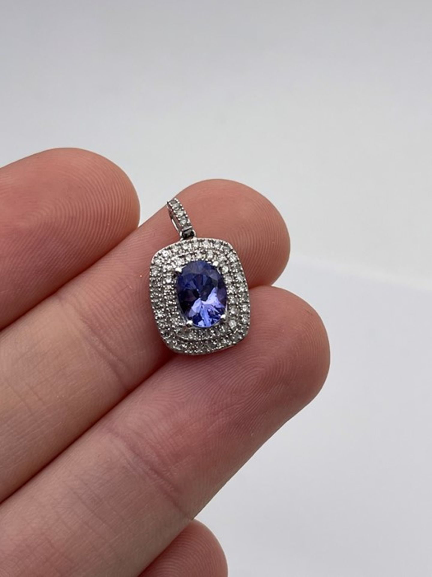 ***£2955.00*** 10K WHITE GOLD LADIES DIAMOND AND TANZANITE PENDENT, D/VS QUALITY, INCLUDES GIE - Image 2 of 3