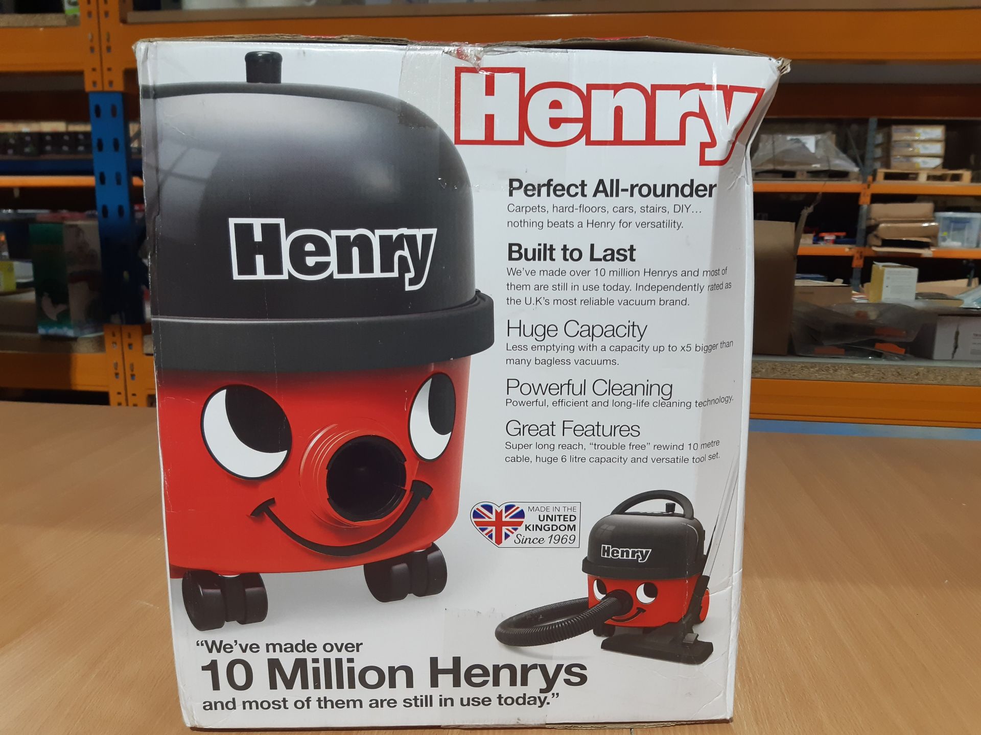 RRP £99.99 Henry HVR 160-11 Bagged Cylinder Vacuum, 620 W, 6 Litres, Red and Black