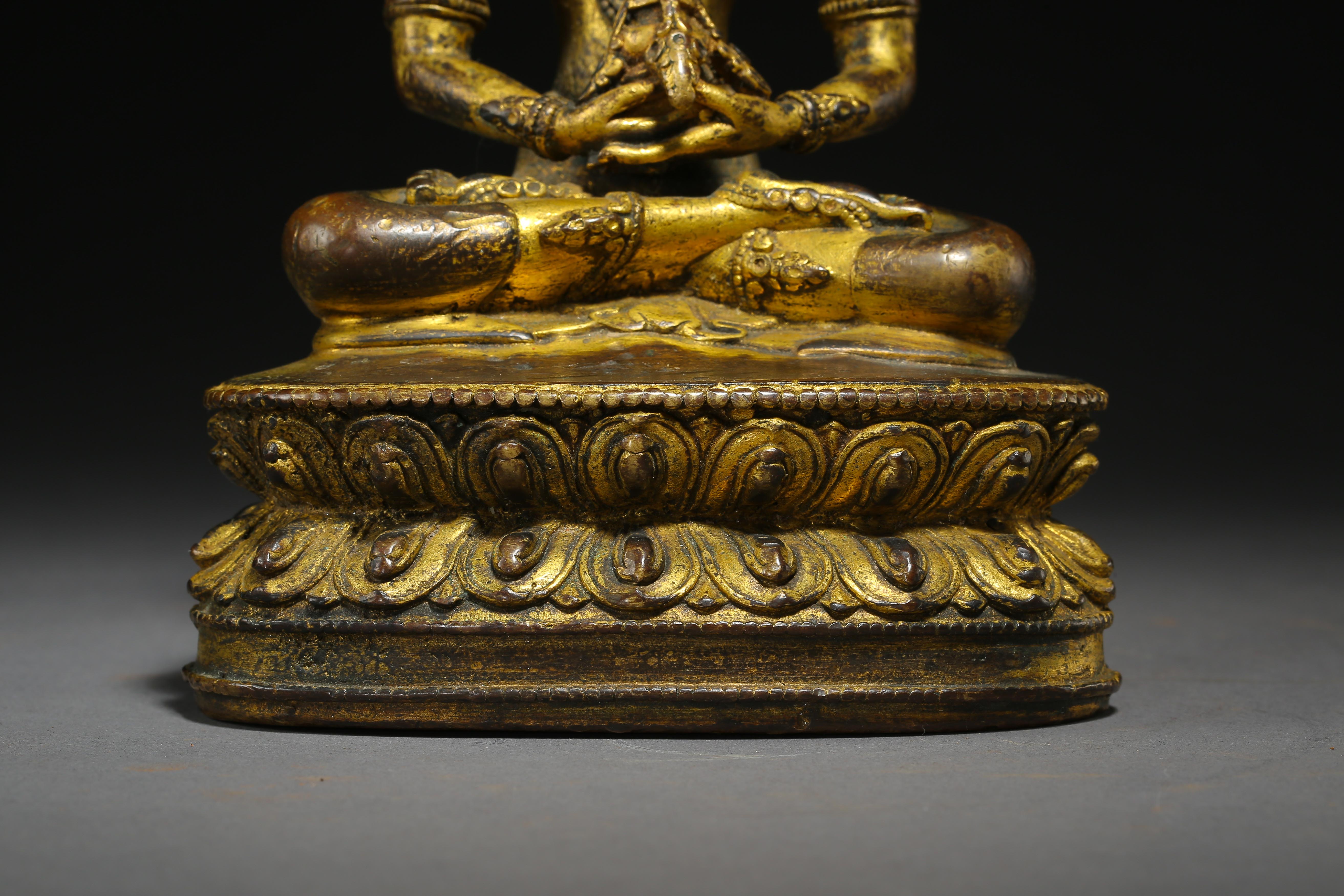 SEATED GILT BRONZE BUDDHA, QING DYNASTY, CHINA - Image 4 of 11