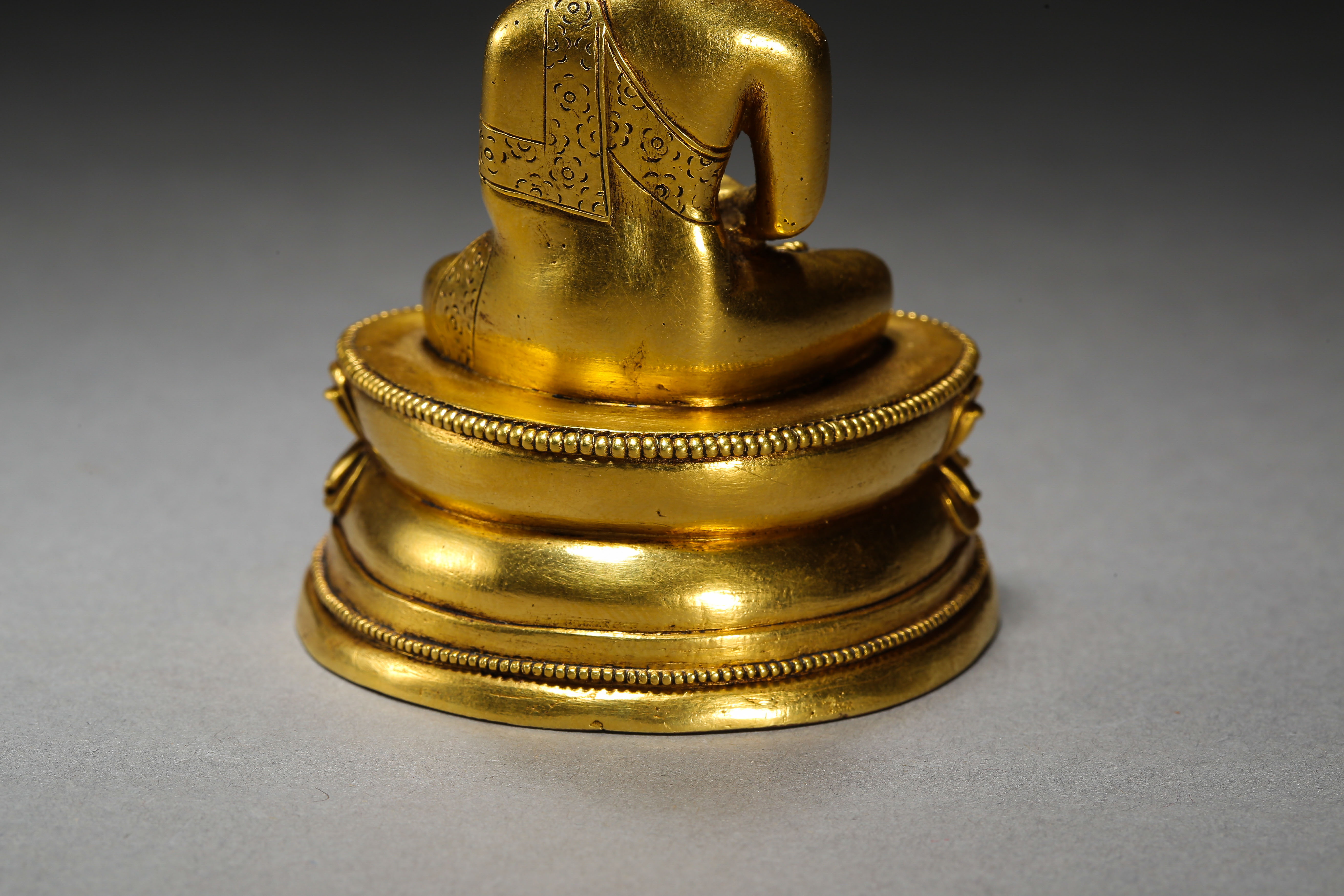 SEATED GILT BRONZE BUDDHA, QING DYNASTY, CHINA - Image 8 of 11