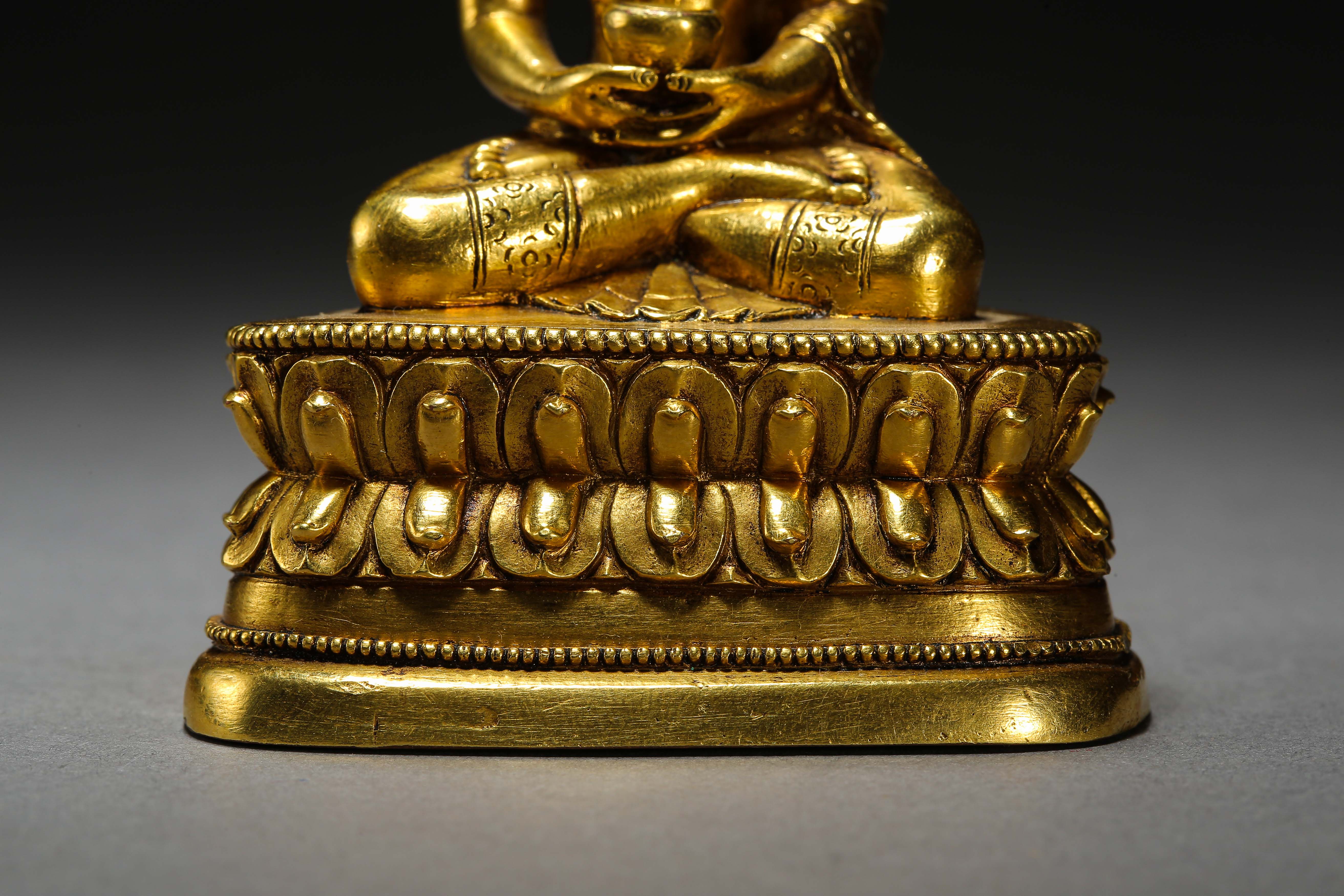 SEATED GILT BRONZE BUDDHA, QING DYNASTY, CHINA - Image 10 of 11