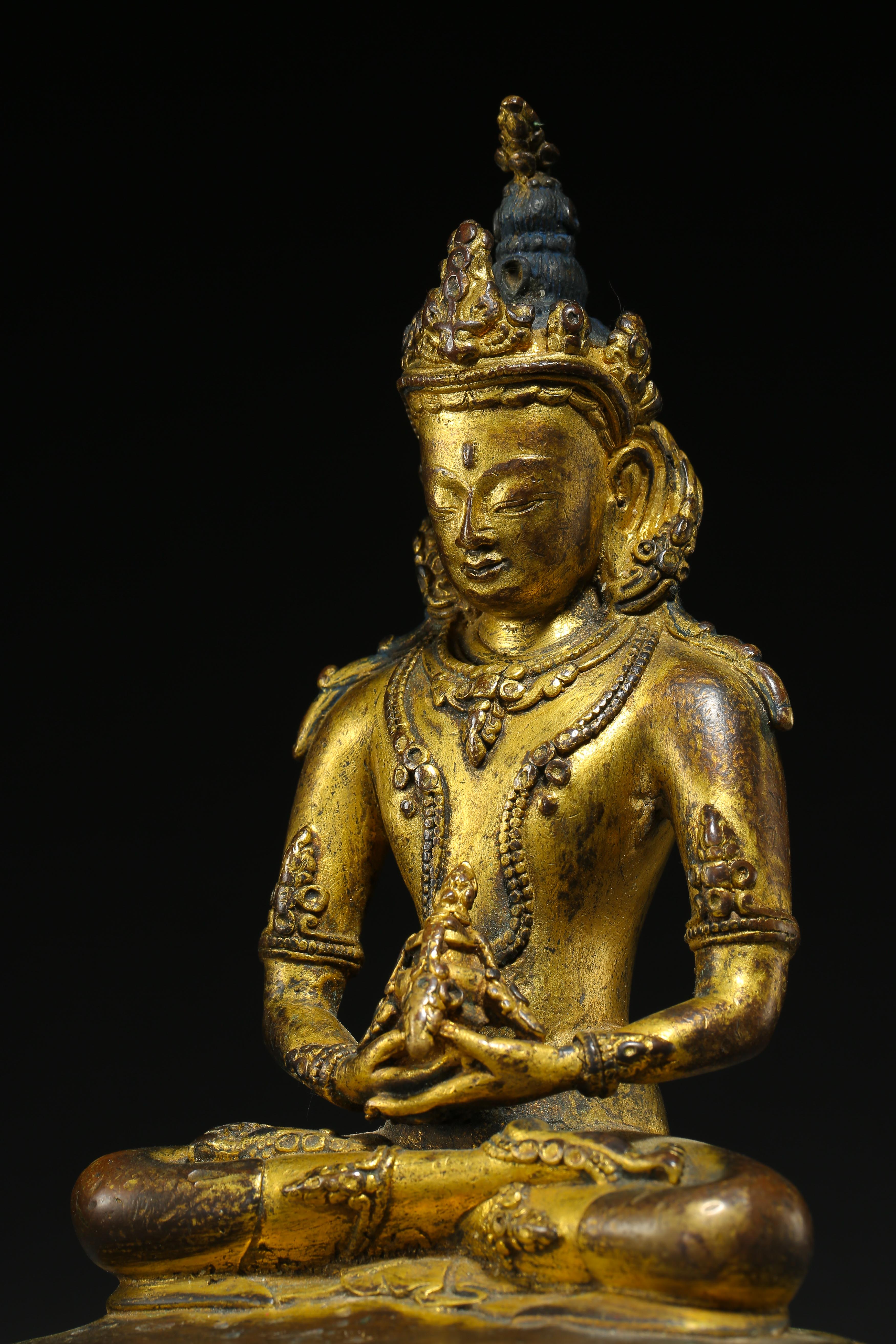 SEATED GILT BRONZE BUDDHA, QING DYNASTY, CHINA - Image 6 of 11