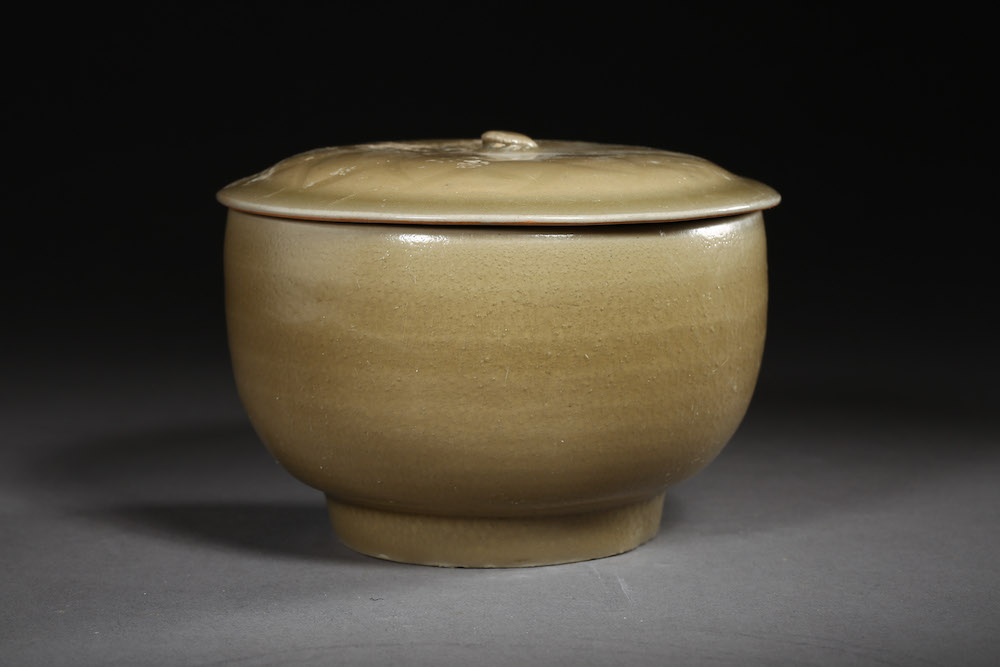 LONGQUAN KILN COVER BOWL, SOUTHERN SONG DYNASTY, CHINA - Image 2 of 14