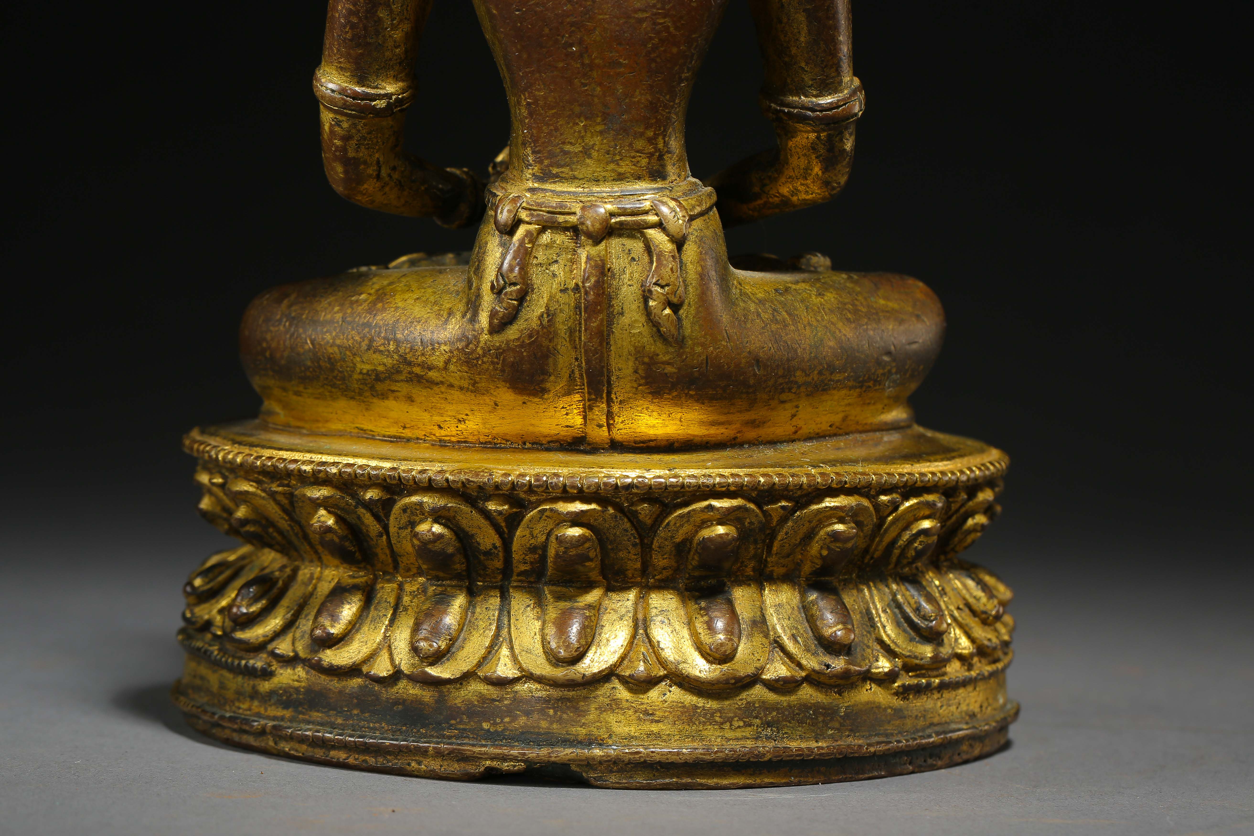 SEATED GILT BRONZE BUDDHA, QING DYNASTY, CHINA - Image 10 of 11