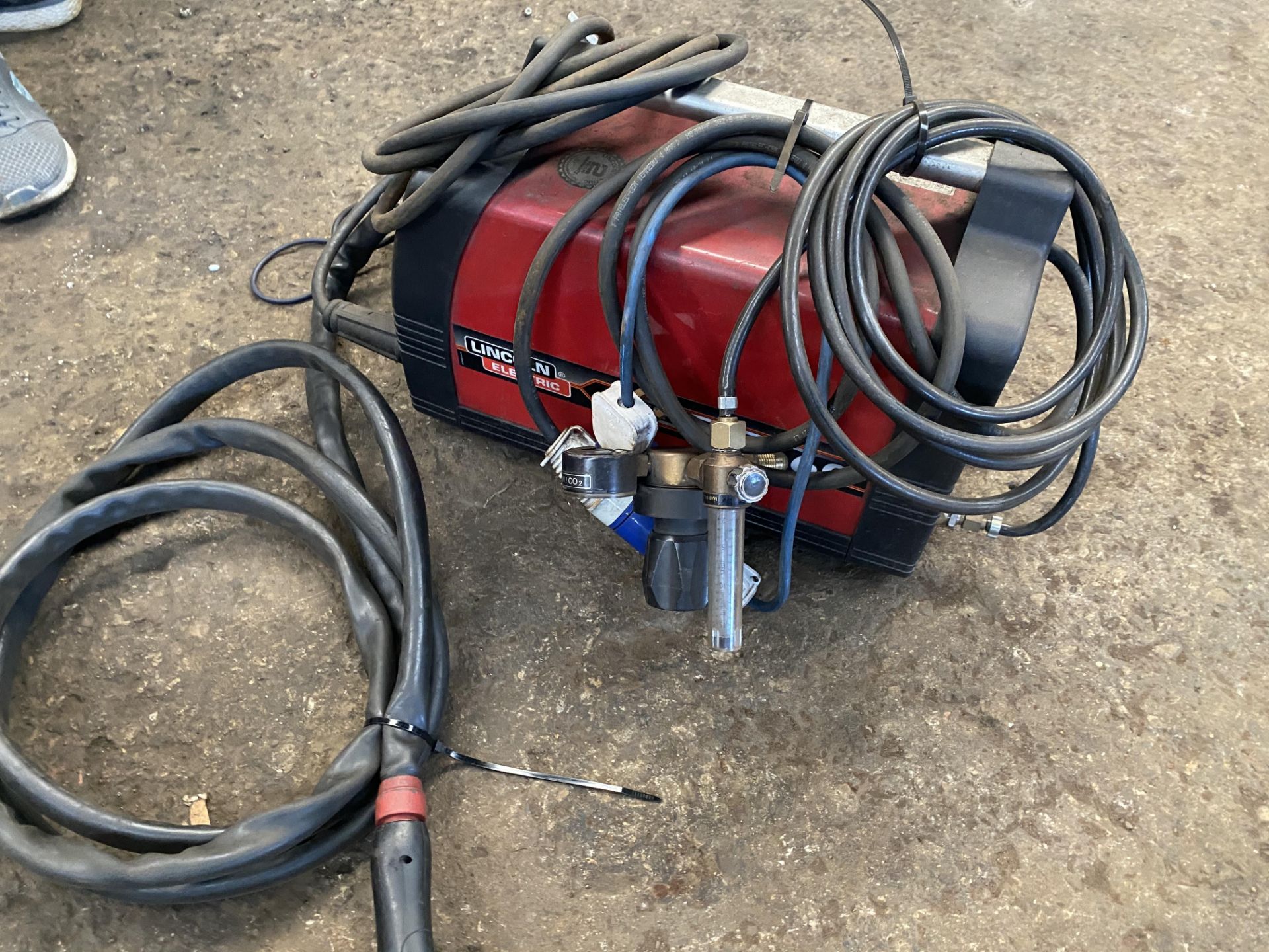 INVERTEC V160 TIG WELDER LINCOLN ELECTRIC