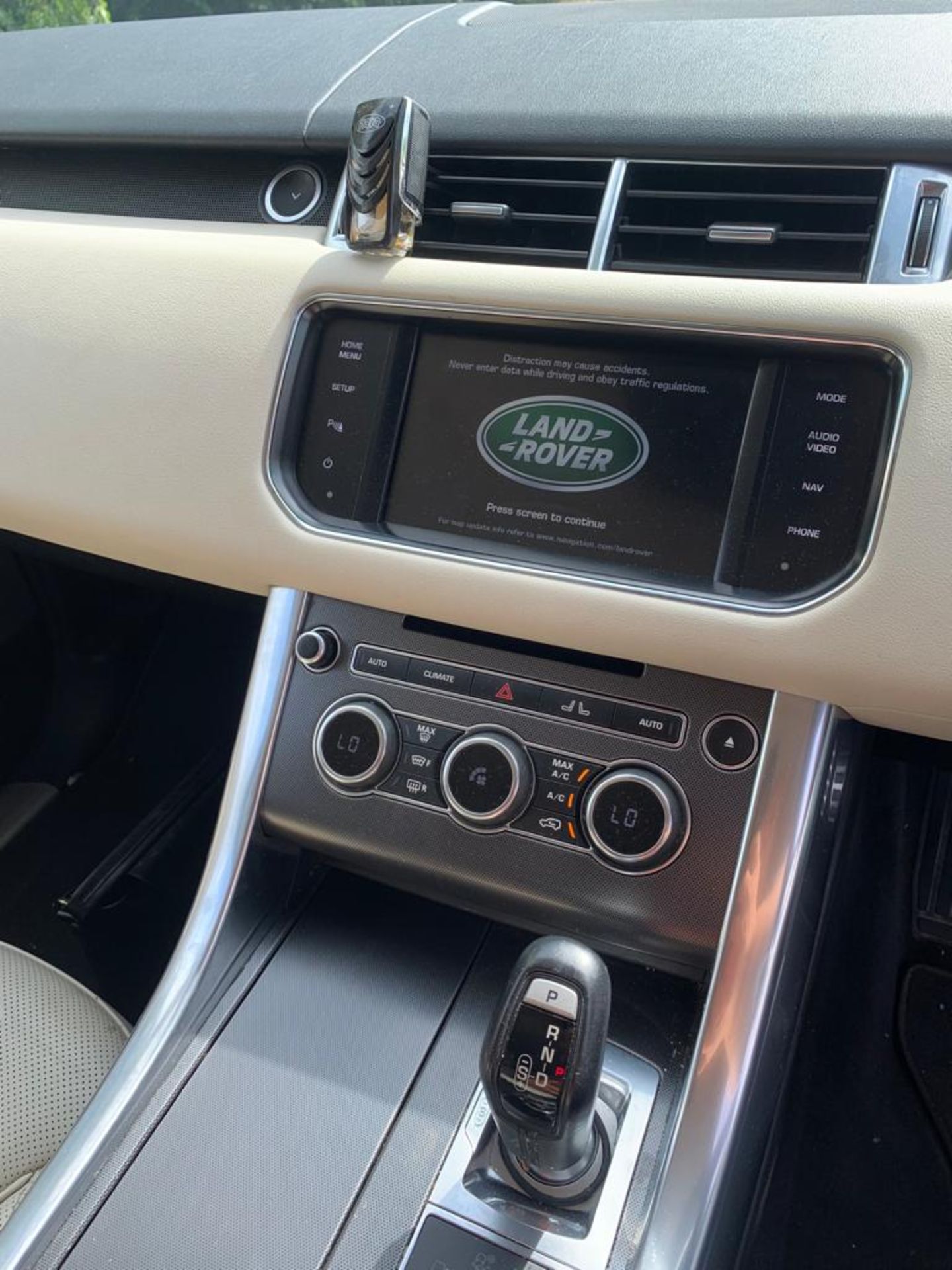 2015 RANGE ROVER SPORT HSE DYNAMIC SDV6 AUTO - Image 13 of 17