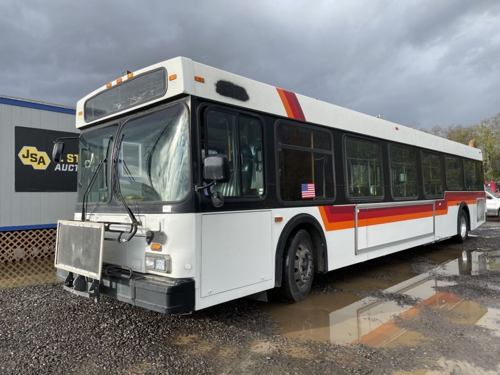 2000 New Flyer D40LF Transit Bus