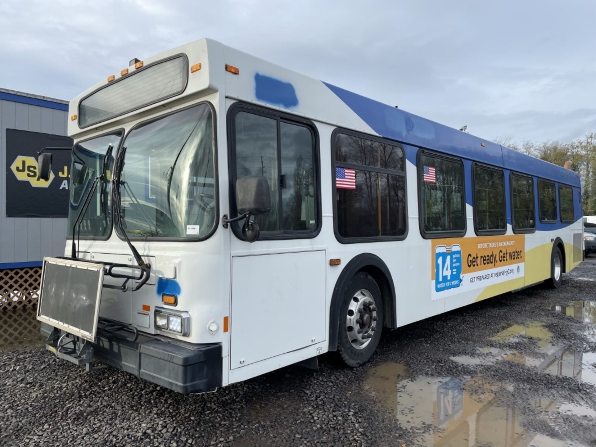 2000 New Flyer D40LF Transit Bus