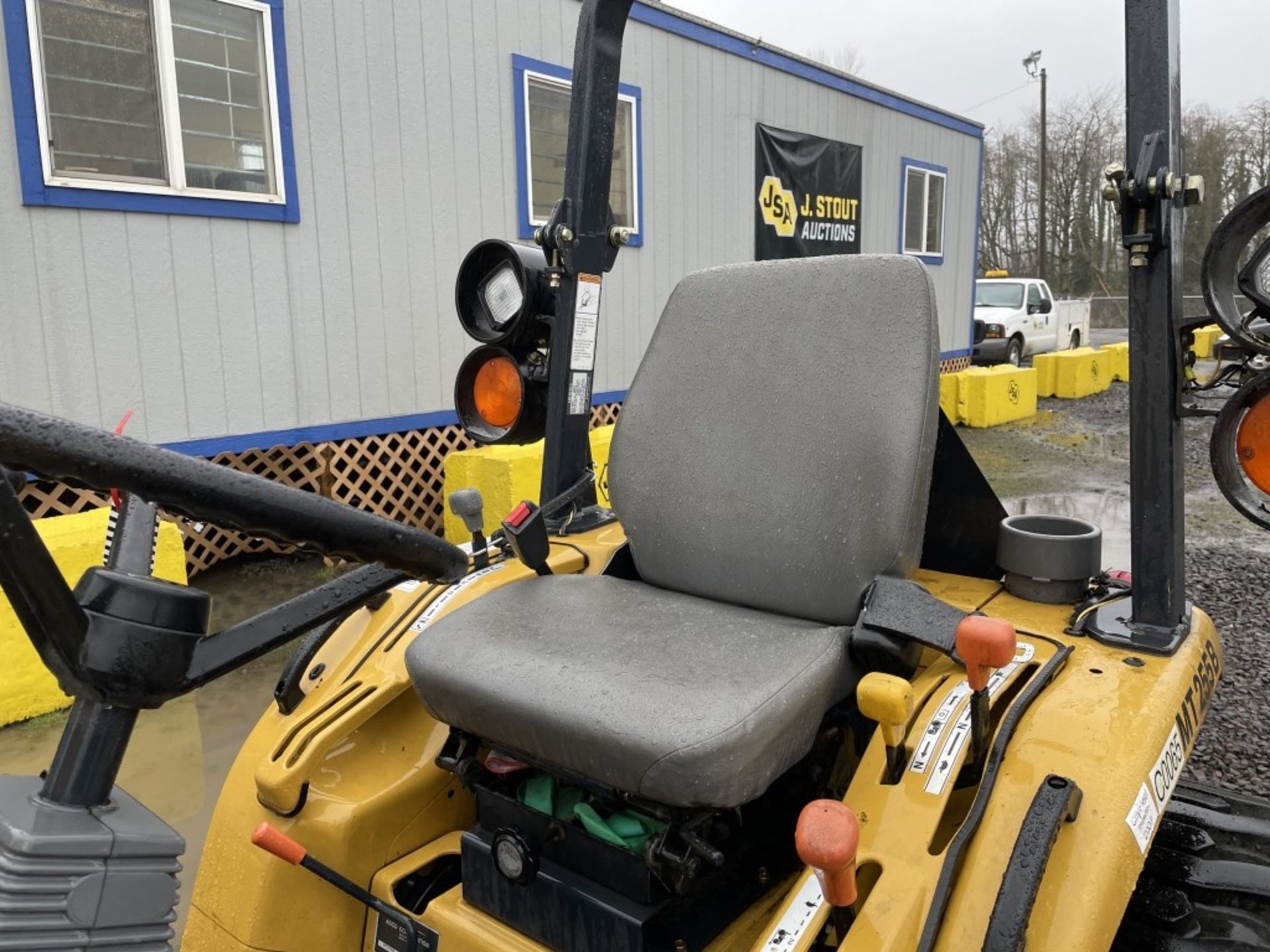 2005 Challenger MT255B 4x4 Utility Tractor - Image 15 of 20