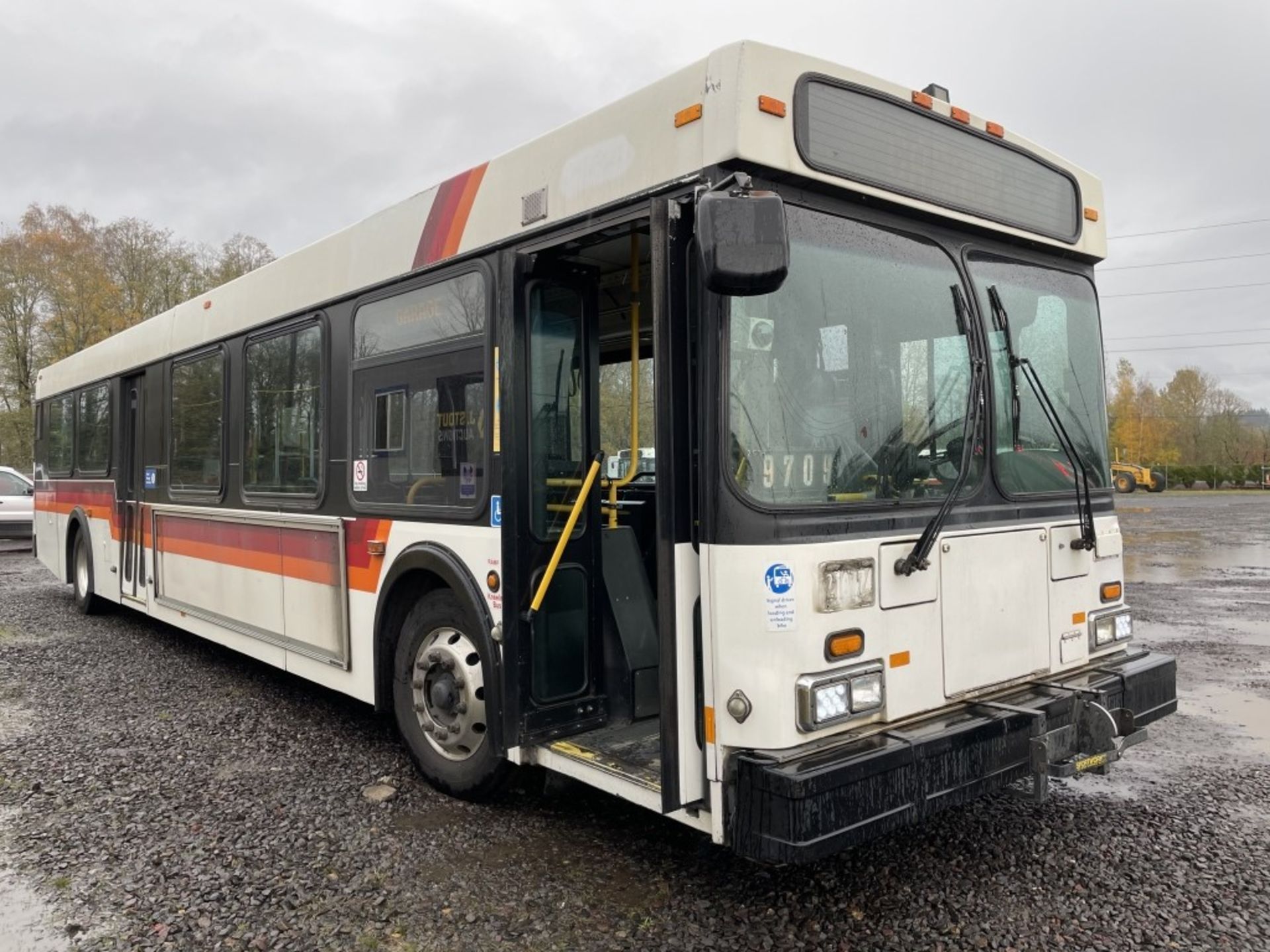 2000 New Flyer D40LF Transit Bus - Image 2 of 23