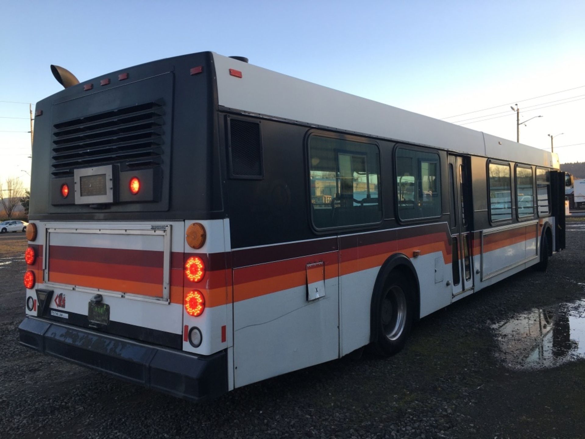 2001 New Flyer D40LF Transit Bus - Image 3 of 17