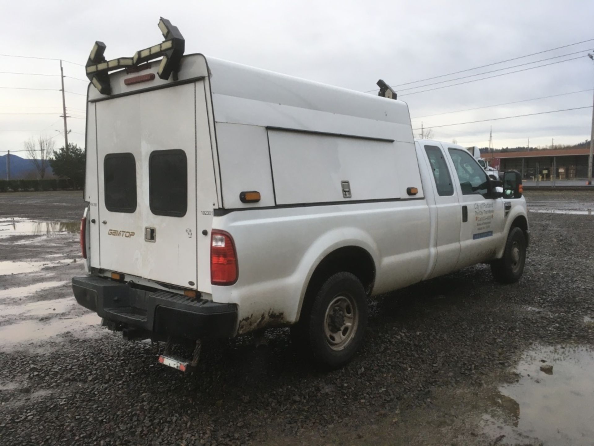 2010 Ford F250 XL SD Extra Cab Pickup - Image 3 of 18