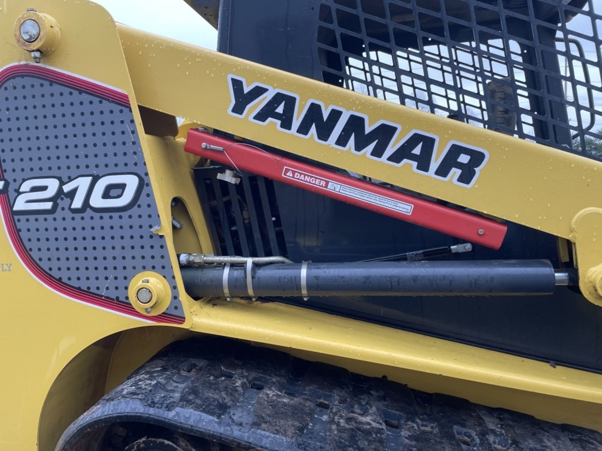 2015 Yanmar T210 Compact Track Loader - Image 19 of 23