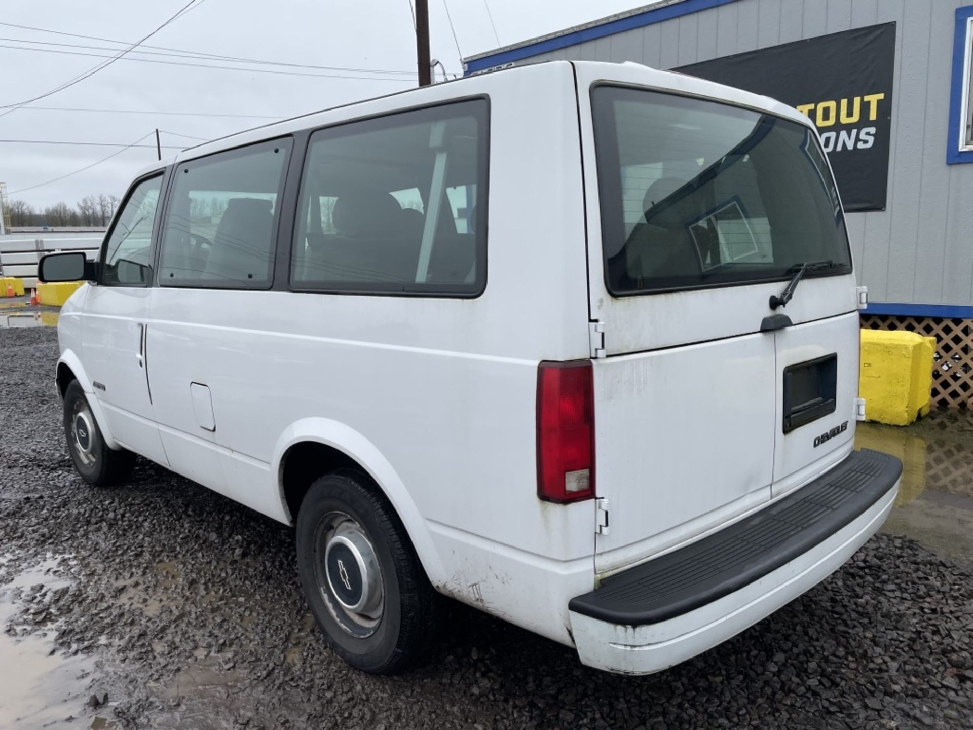 1997 Chevrolet Astro Passenger Van - Image 4 of 15