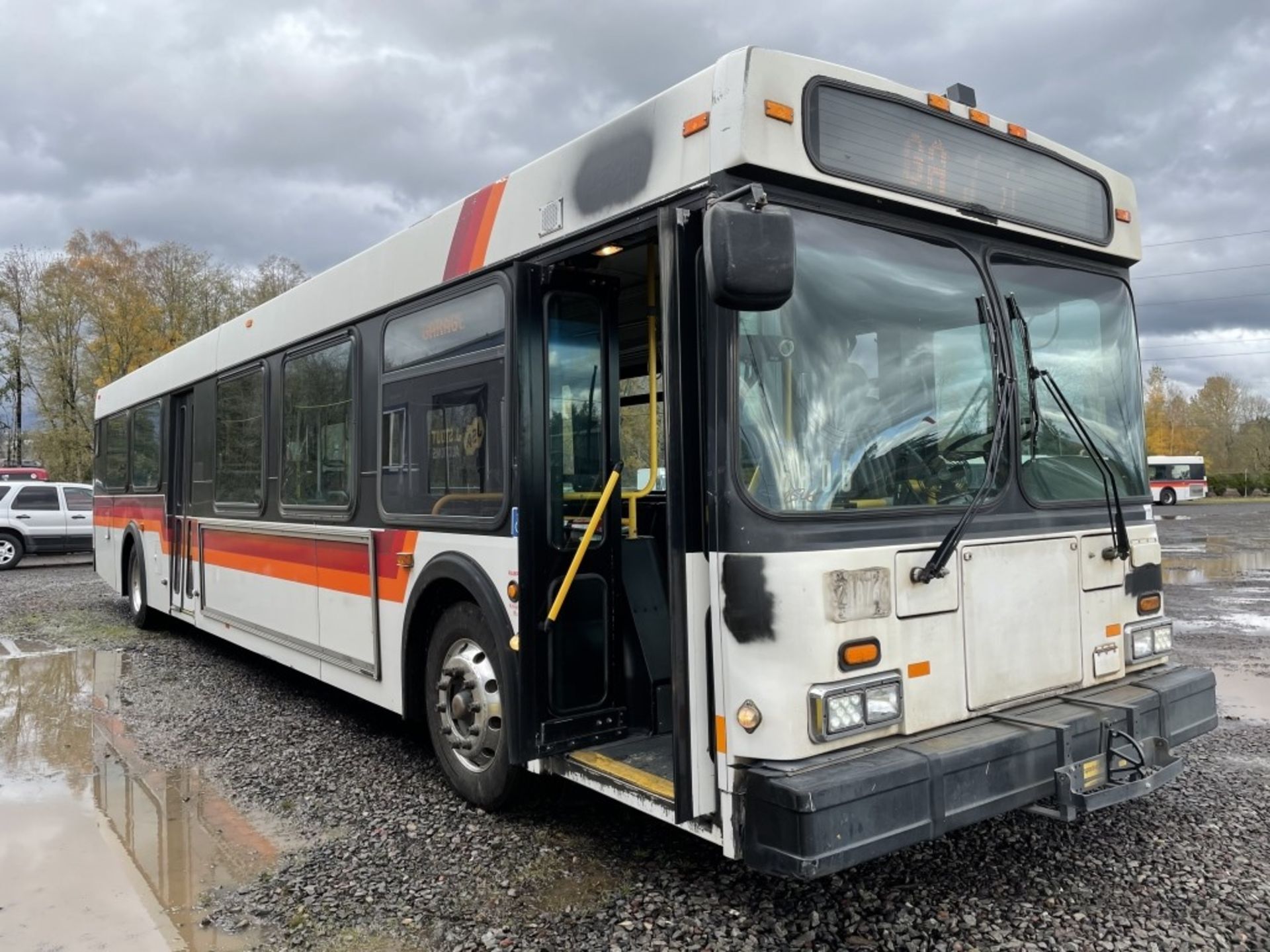 2000 New Flyer D40LF Transit Bus - Image 2 of 23