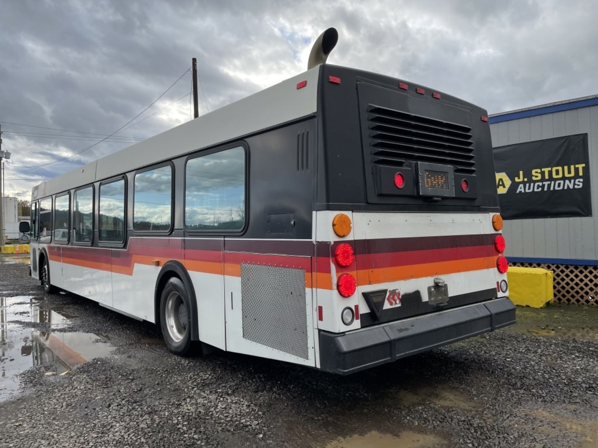 2000 New Flyer D40LF Transit Bus - Image 4 of 23