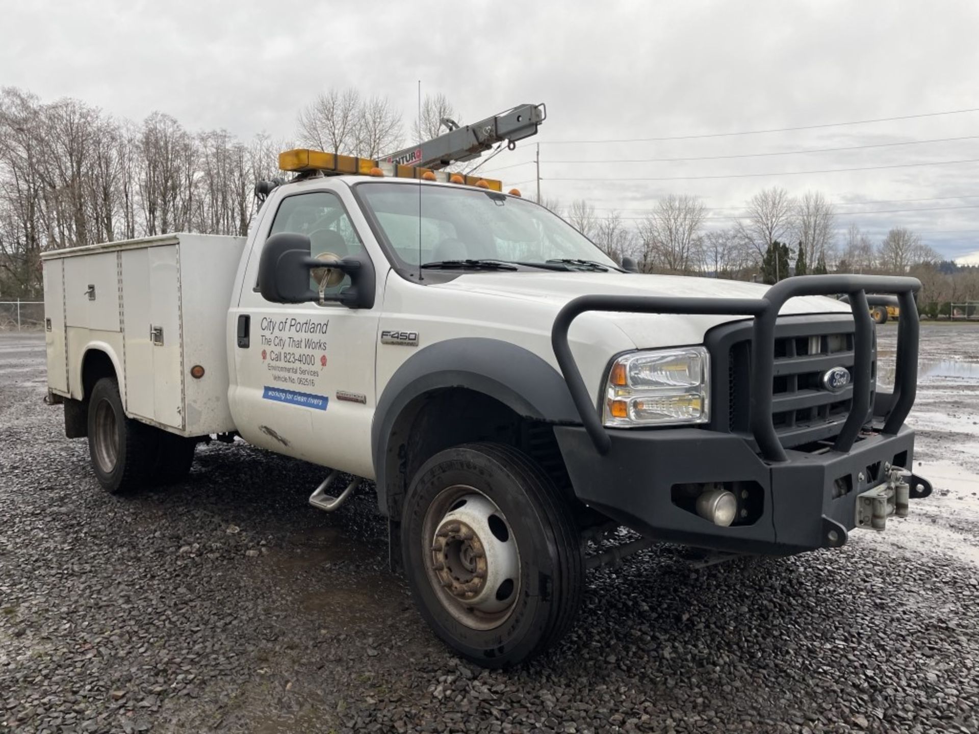 2006 Ford F450 XL SD 4x4 Utility Truck - Image 2 of 32